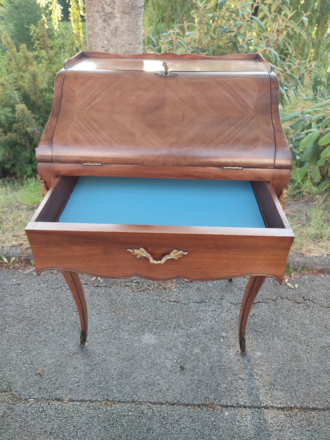 Slope office, speed bump secretary