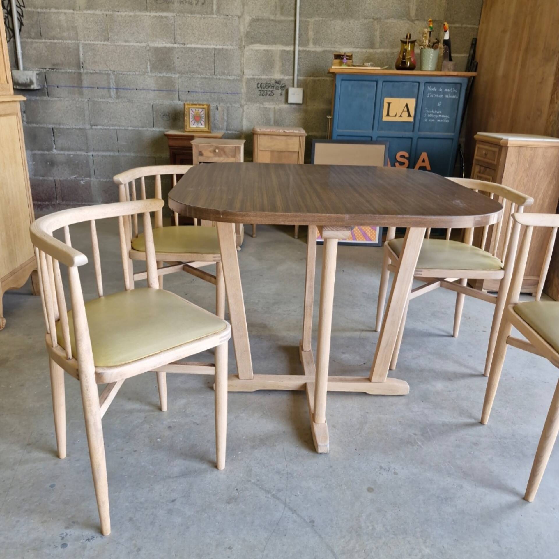 Ensemble vintage attribué à Thonet – table + 4 chaises années 60