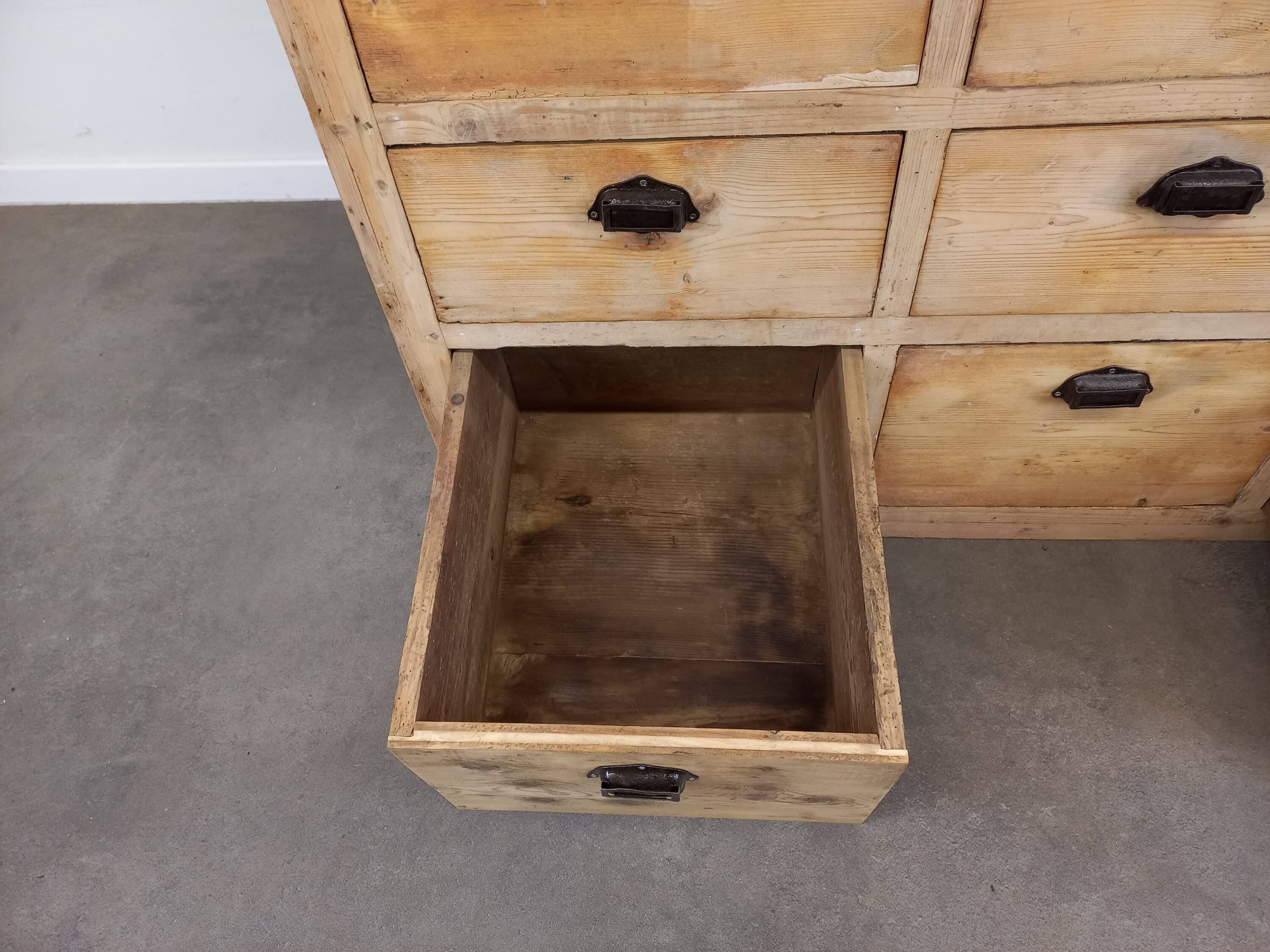 Antique chest of drawers