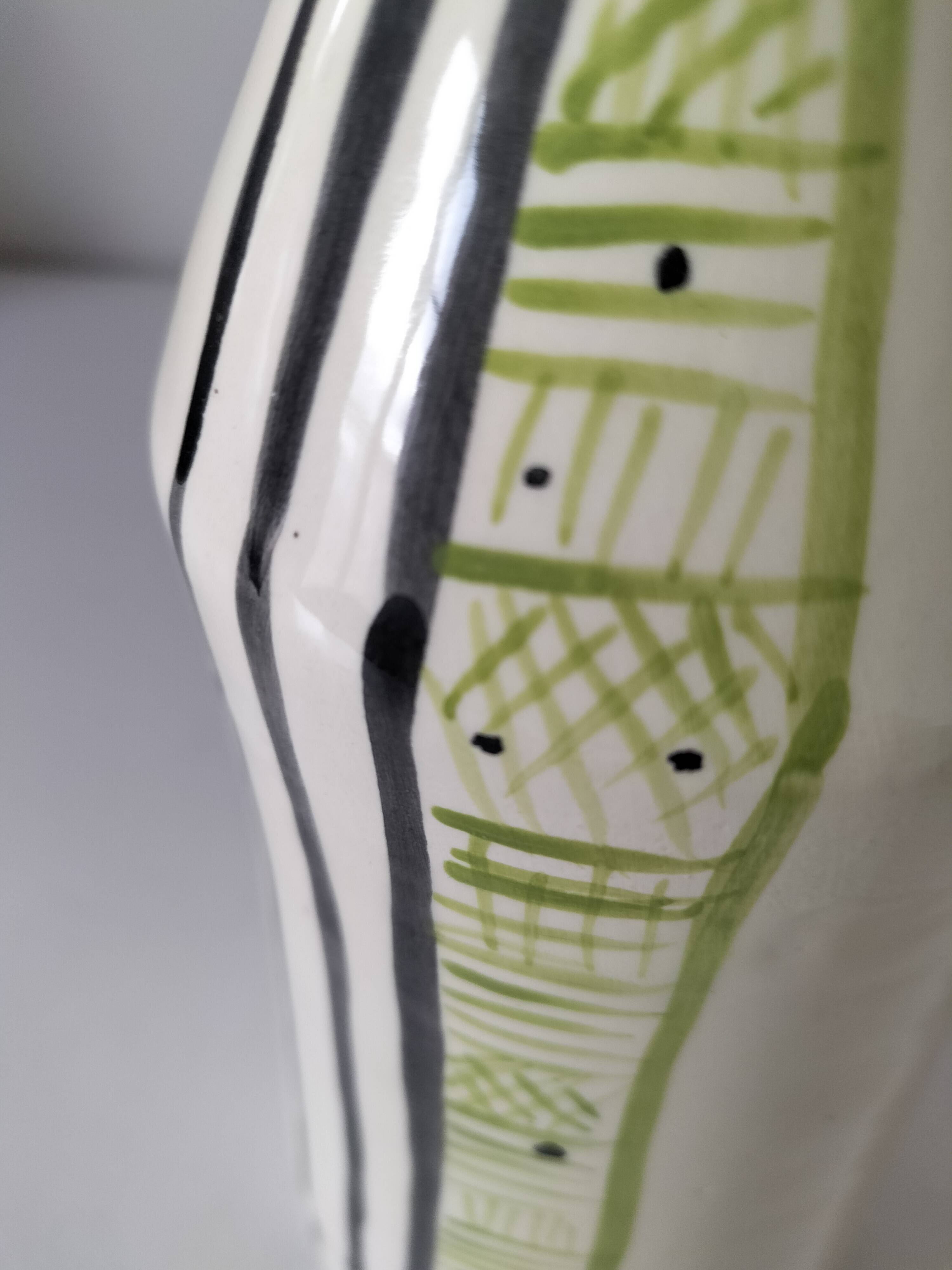 Duo de vases en céramique émaillée, décor pictural, signés MU