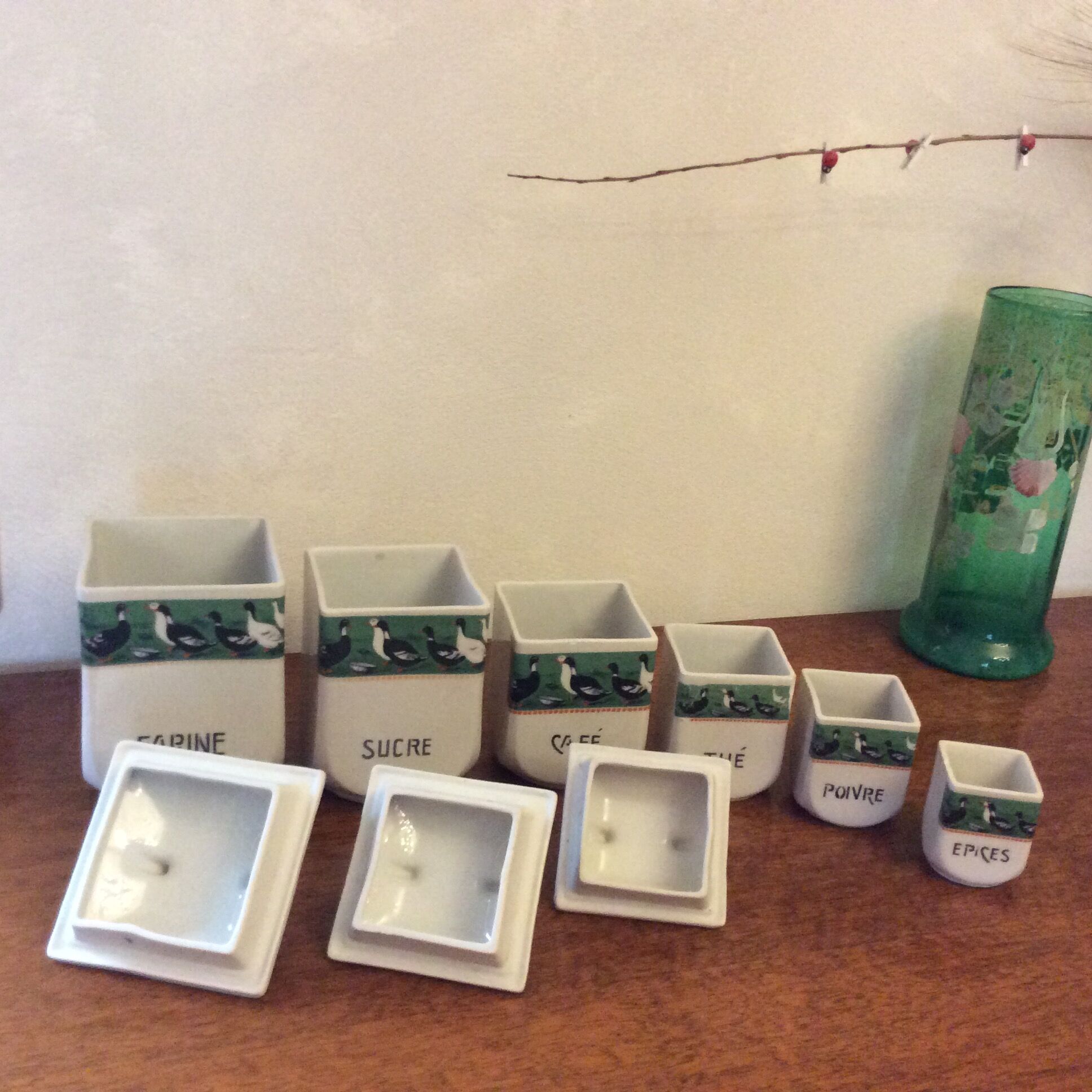 Set of 6 old pots with 3 trundle lids