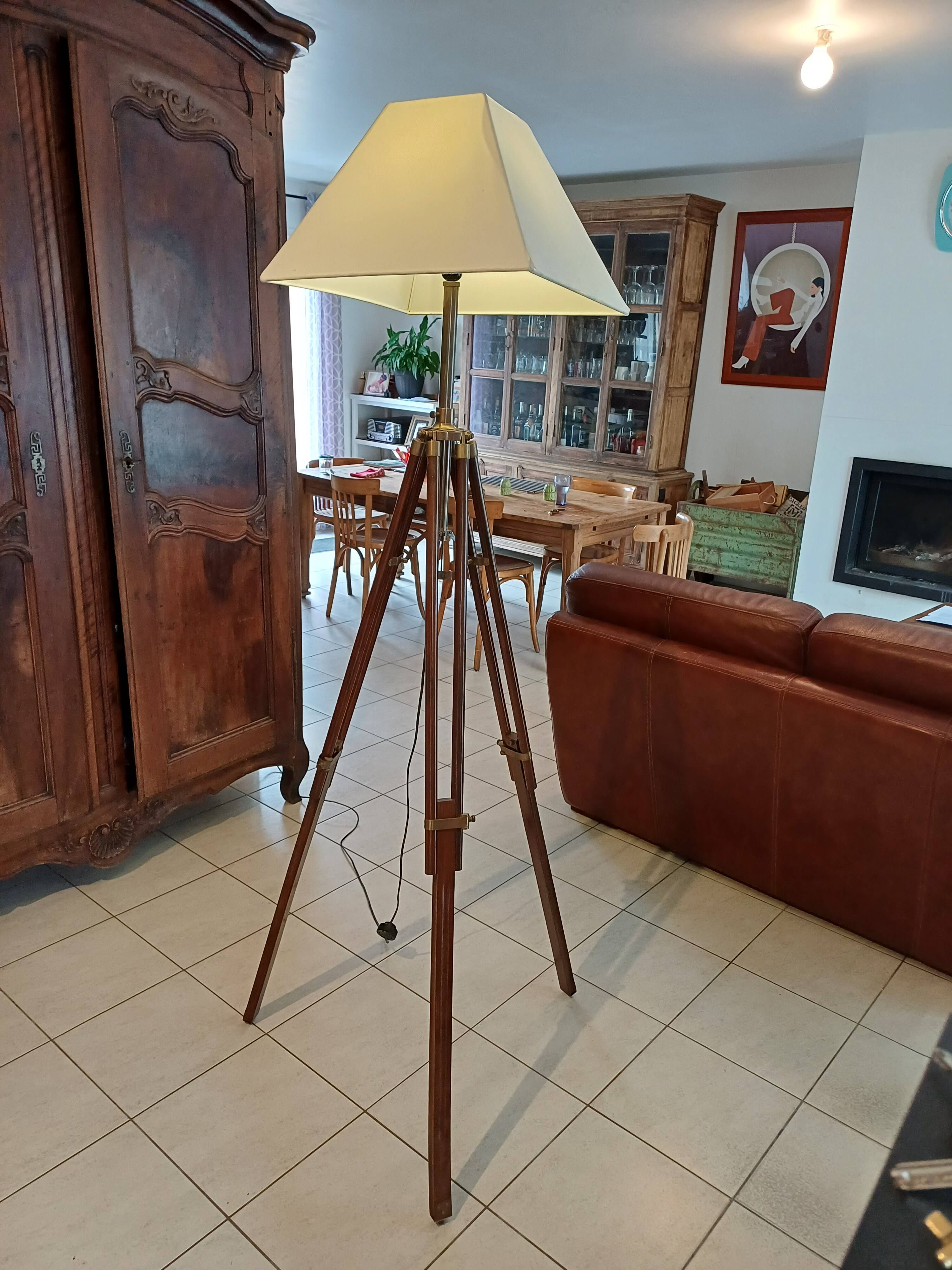 Geometric Tripod Lamp Wood and Brass