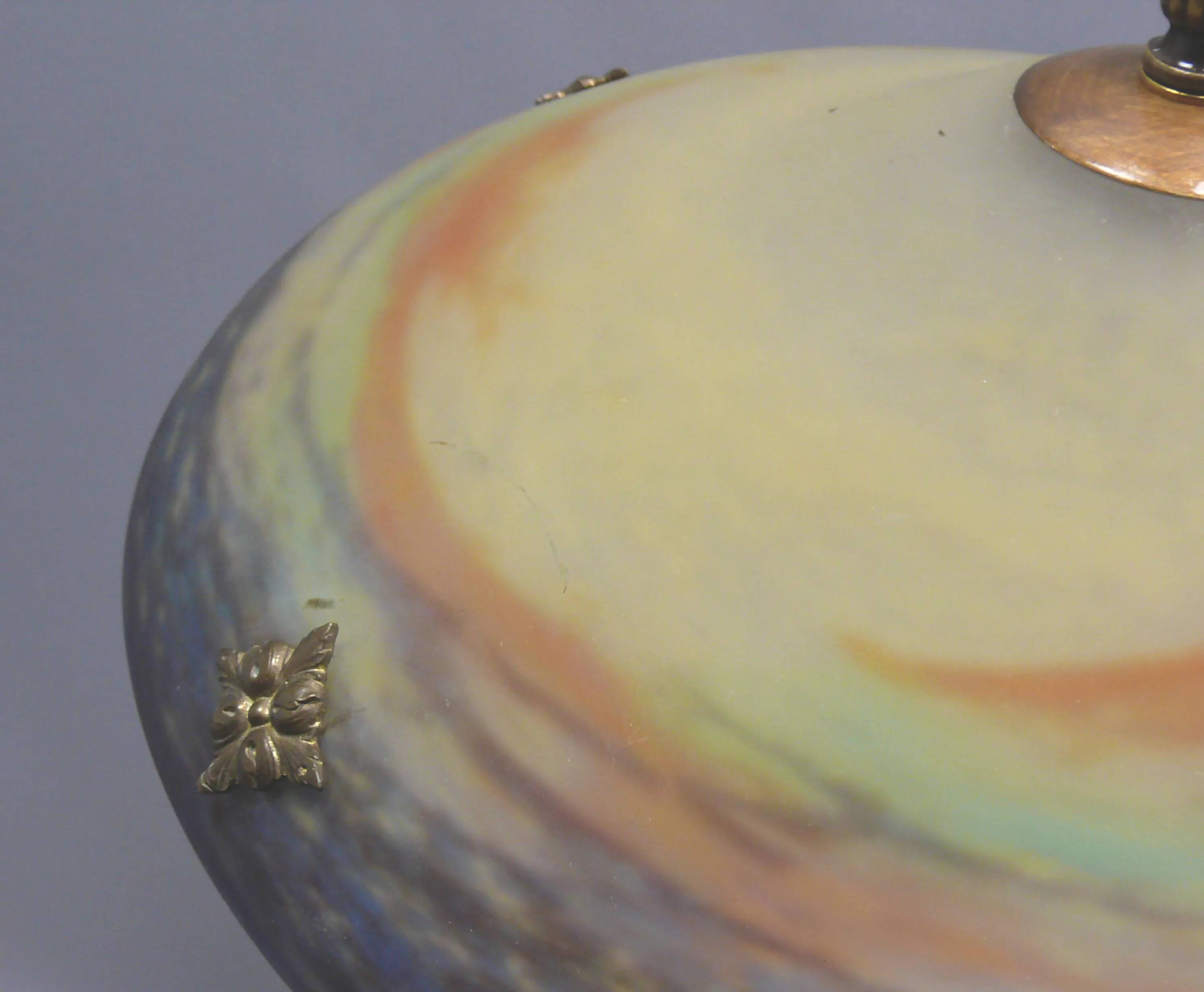 Lampe de table Muller Frères, France, avec pied en laiton et abat-jour en pâte de verre, style Art déco vers 1930