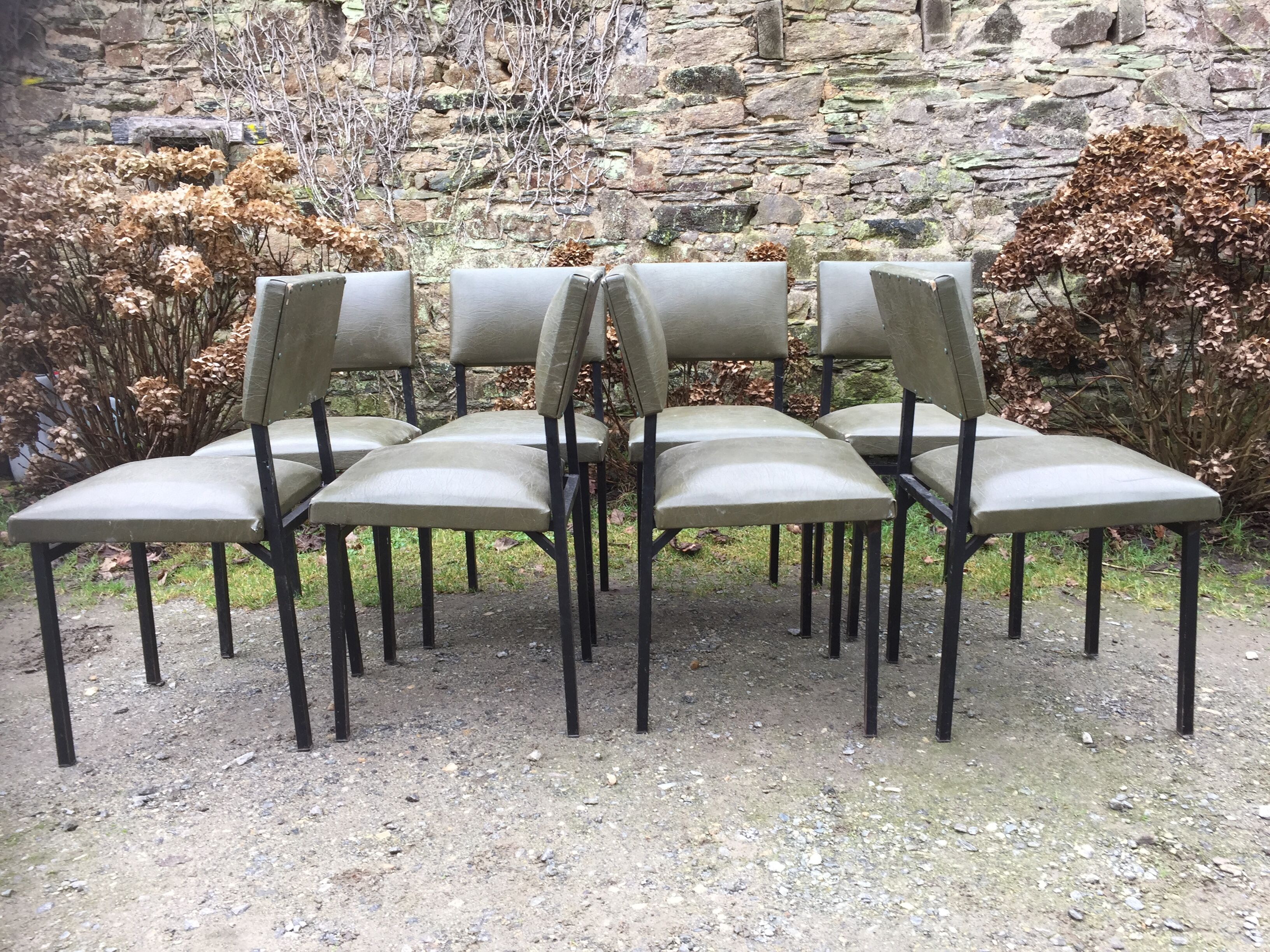 Vintage chairs guariche stone in Skaï green bottle and base in metal square tube.