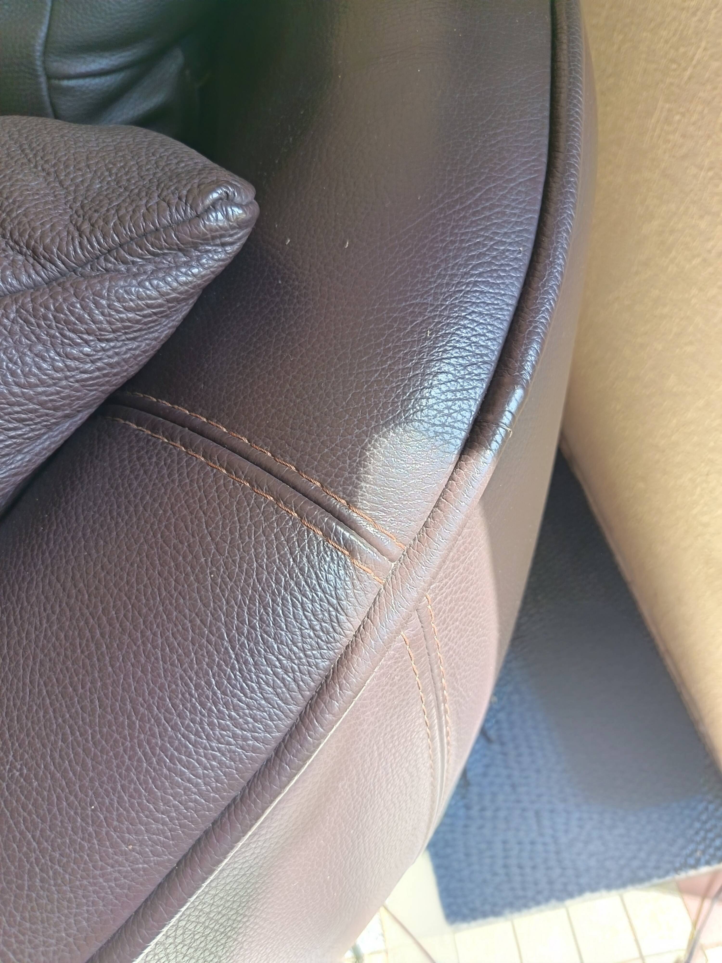 Leather sofa model "Narguilé" Tre erre S.P.A.