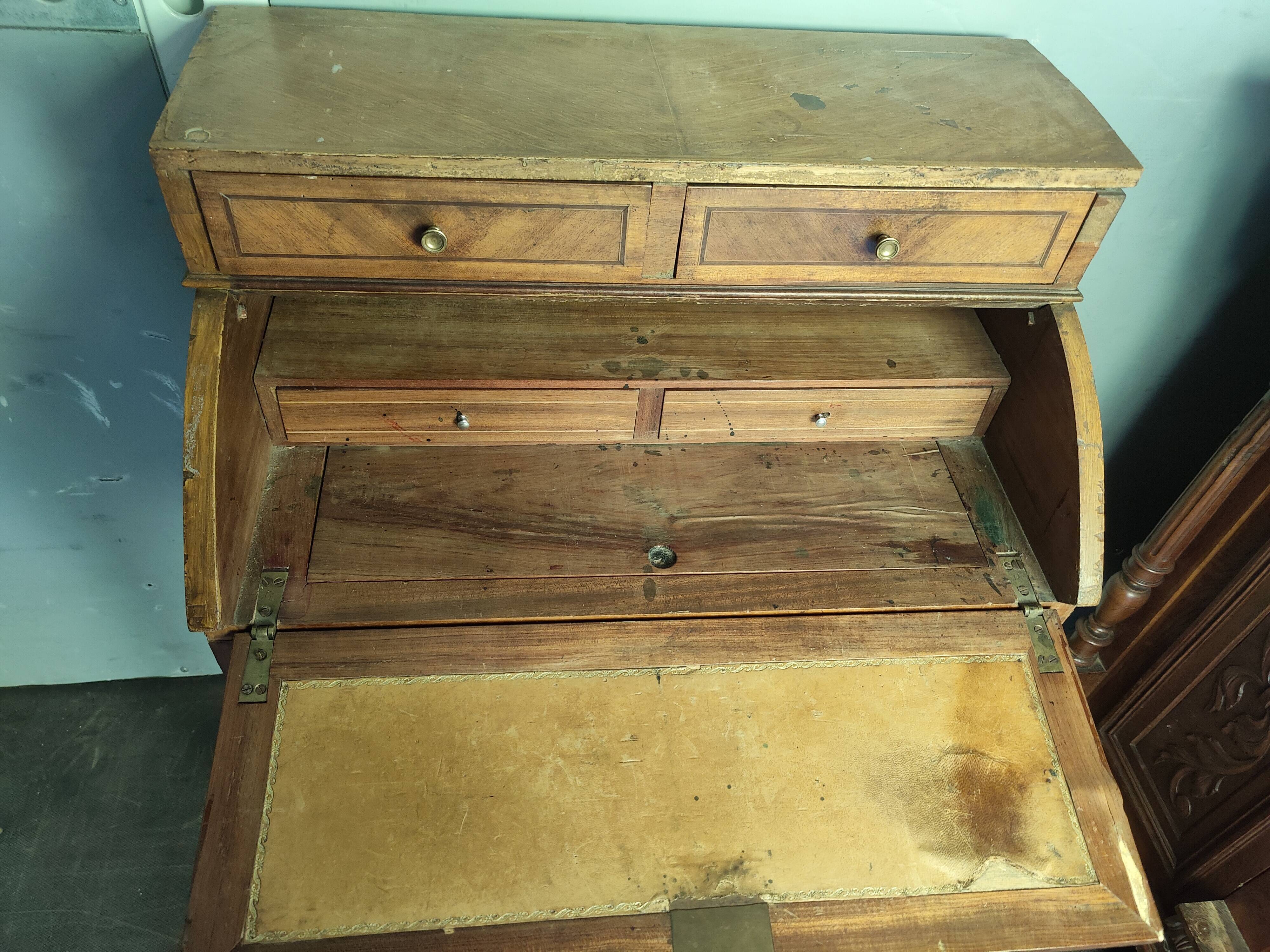 Meuble ancien avec 4 tiroirs