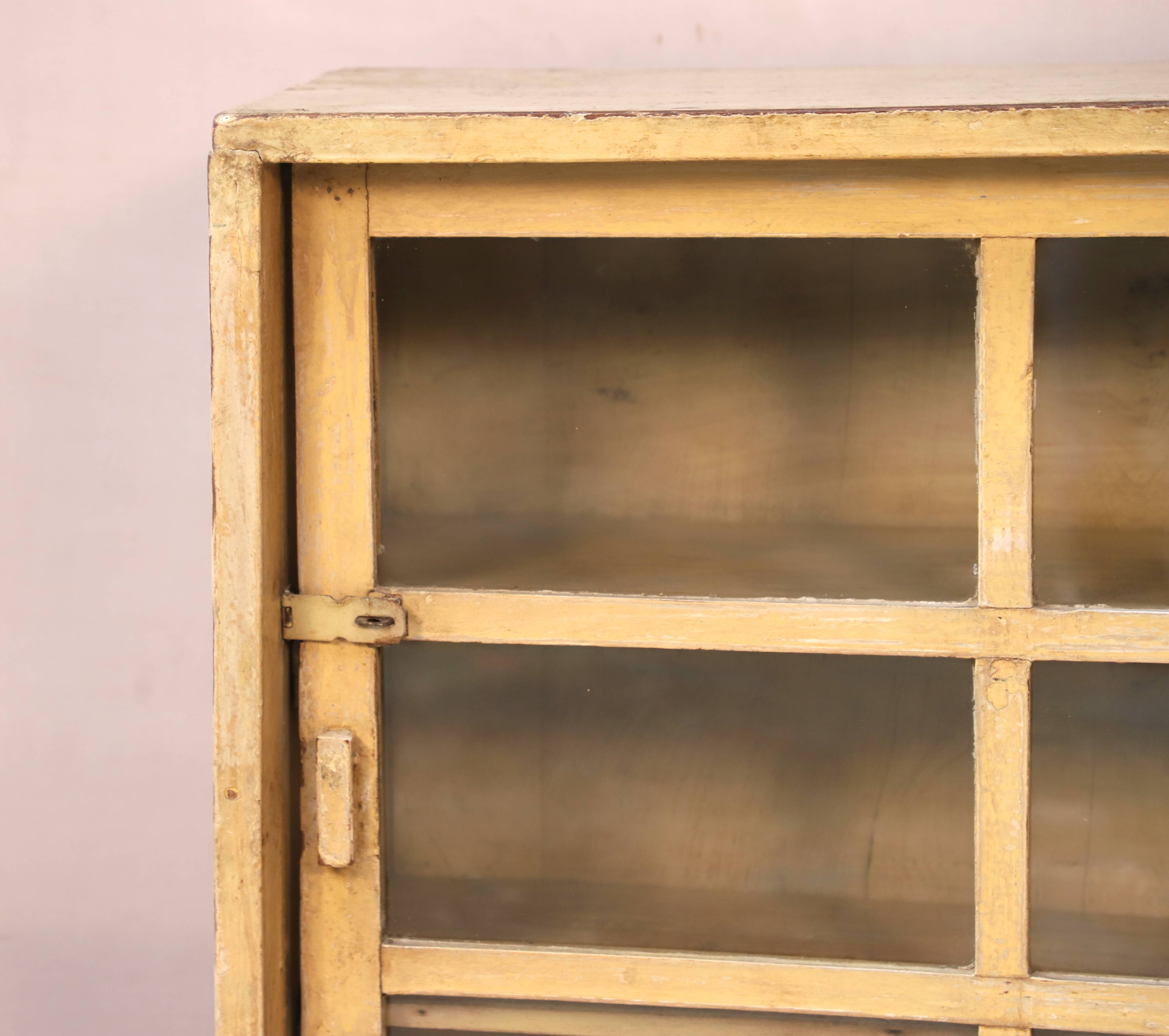 Enfilade - Burmese teak showcase buffet with yellow patina - ecru