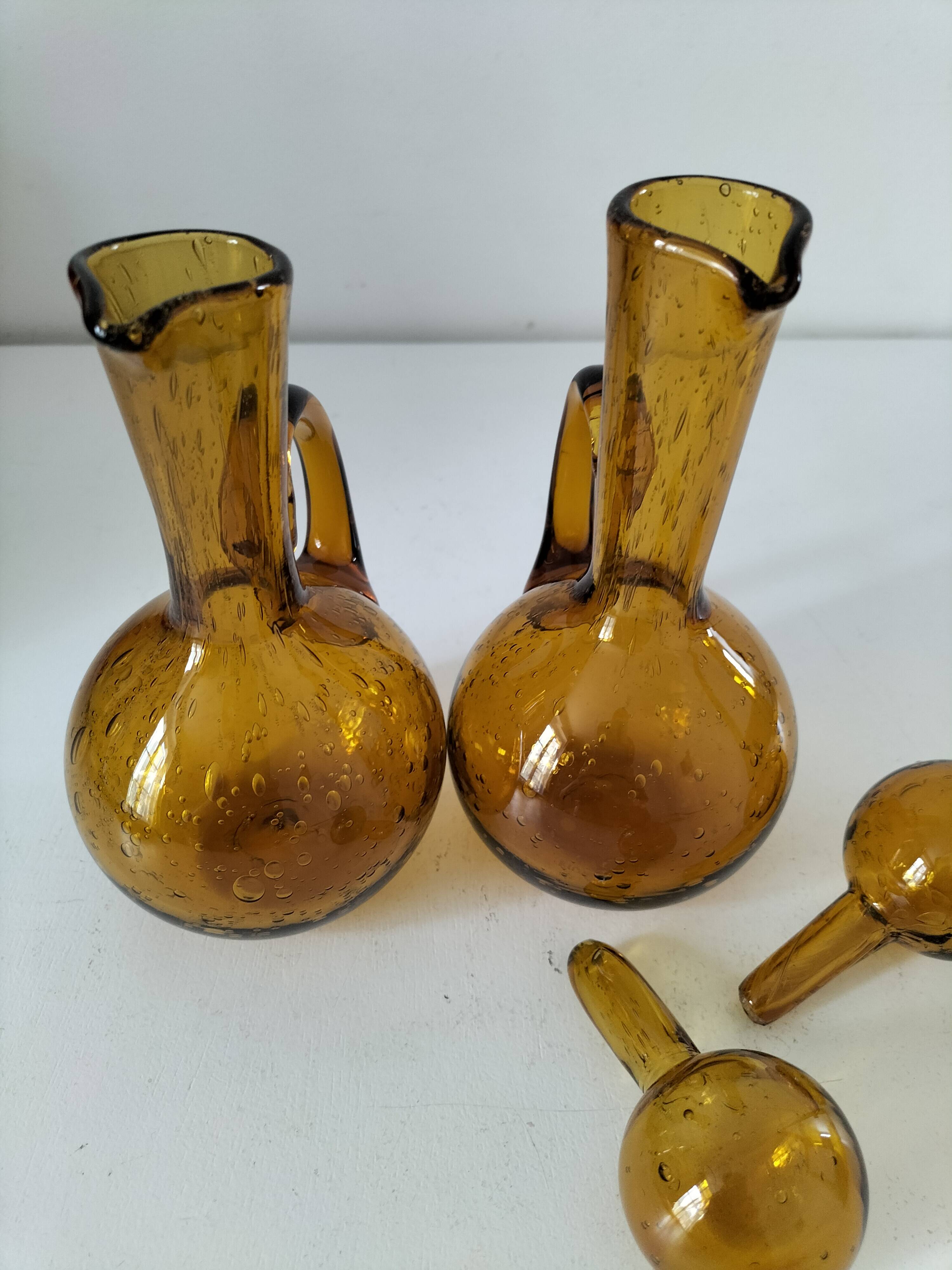 Duo of blown glass carafes – Biot signed – Bubbled amber glass