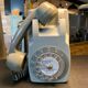 Téléphone ancien  murale gris