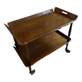 Serving table