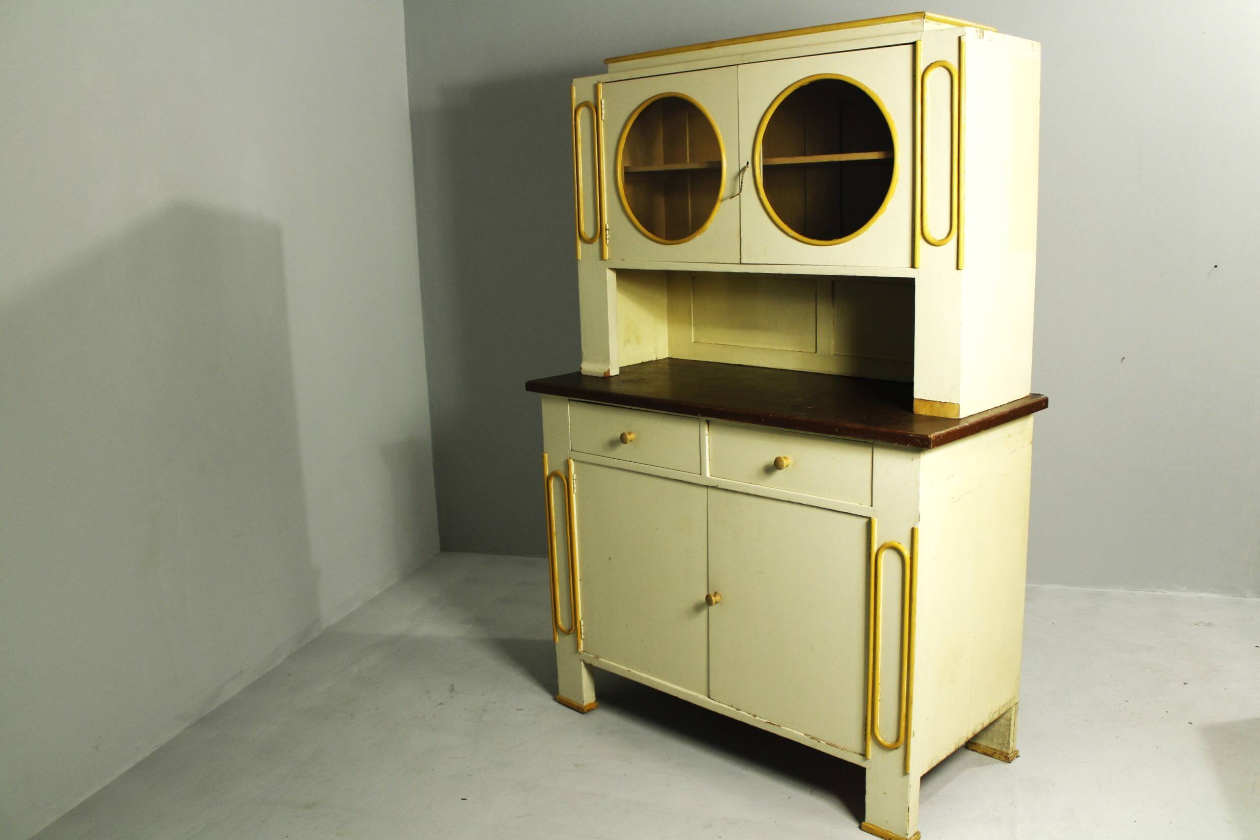 Armoire de cuisine rondocubiste, République tchèque, années 1920