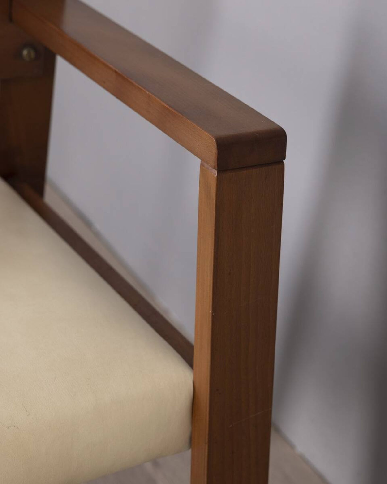 Vintage italian armchair in wood and leather, 1980s