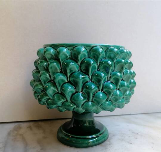 vaso in ceramica a forma di pigna