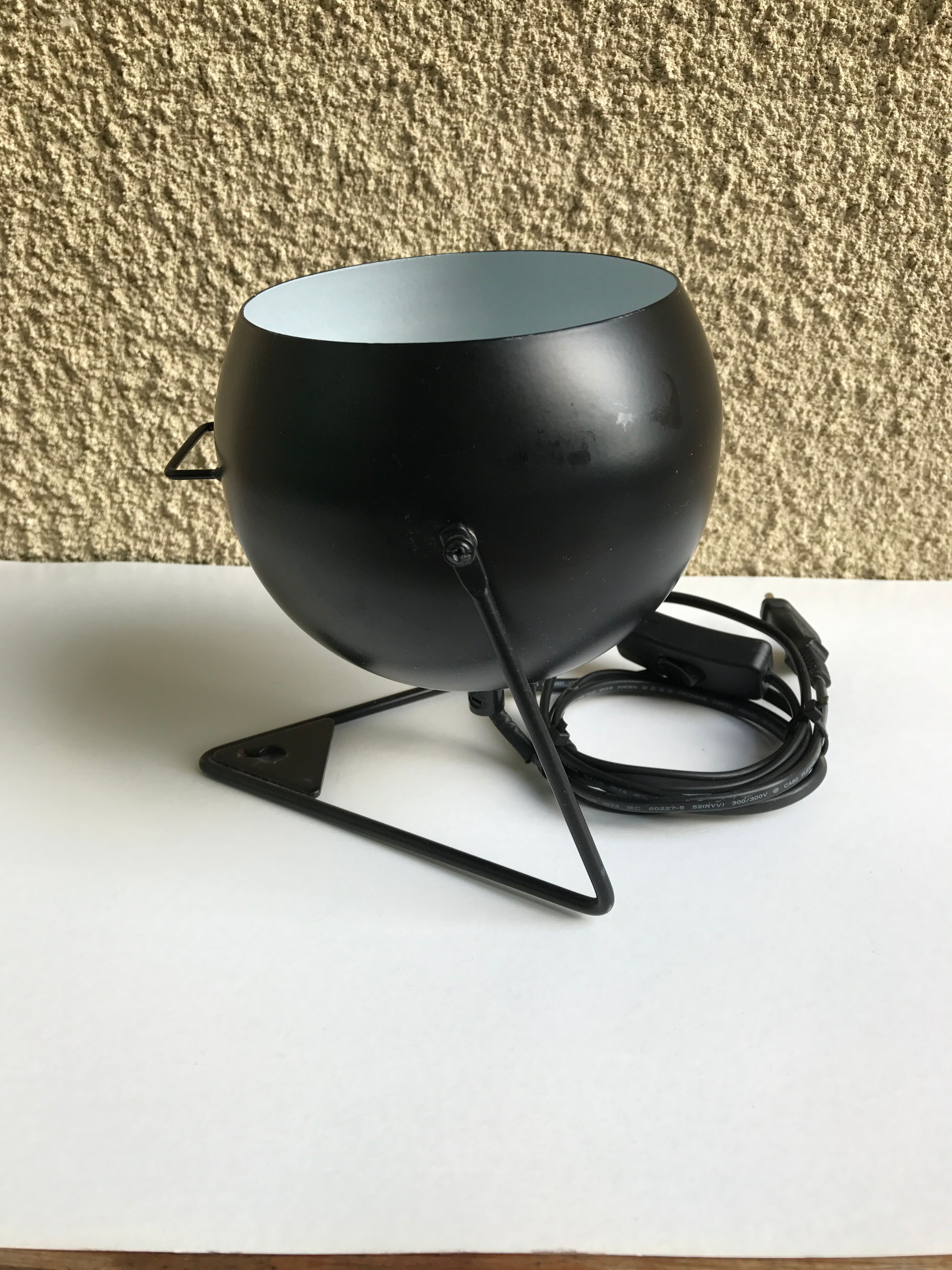 Lampe boule orientable noir à poser
