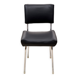 Chaise en cuir, pieds