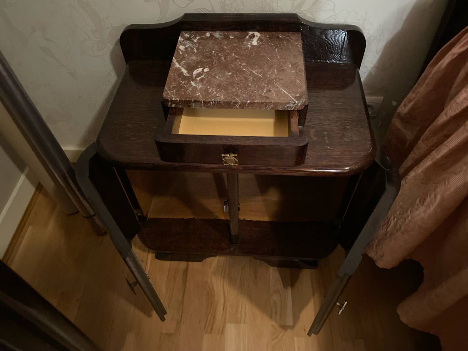 Art Deco bedroom set in walnut burl and marble