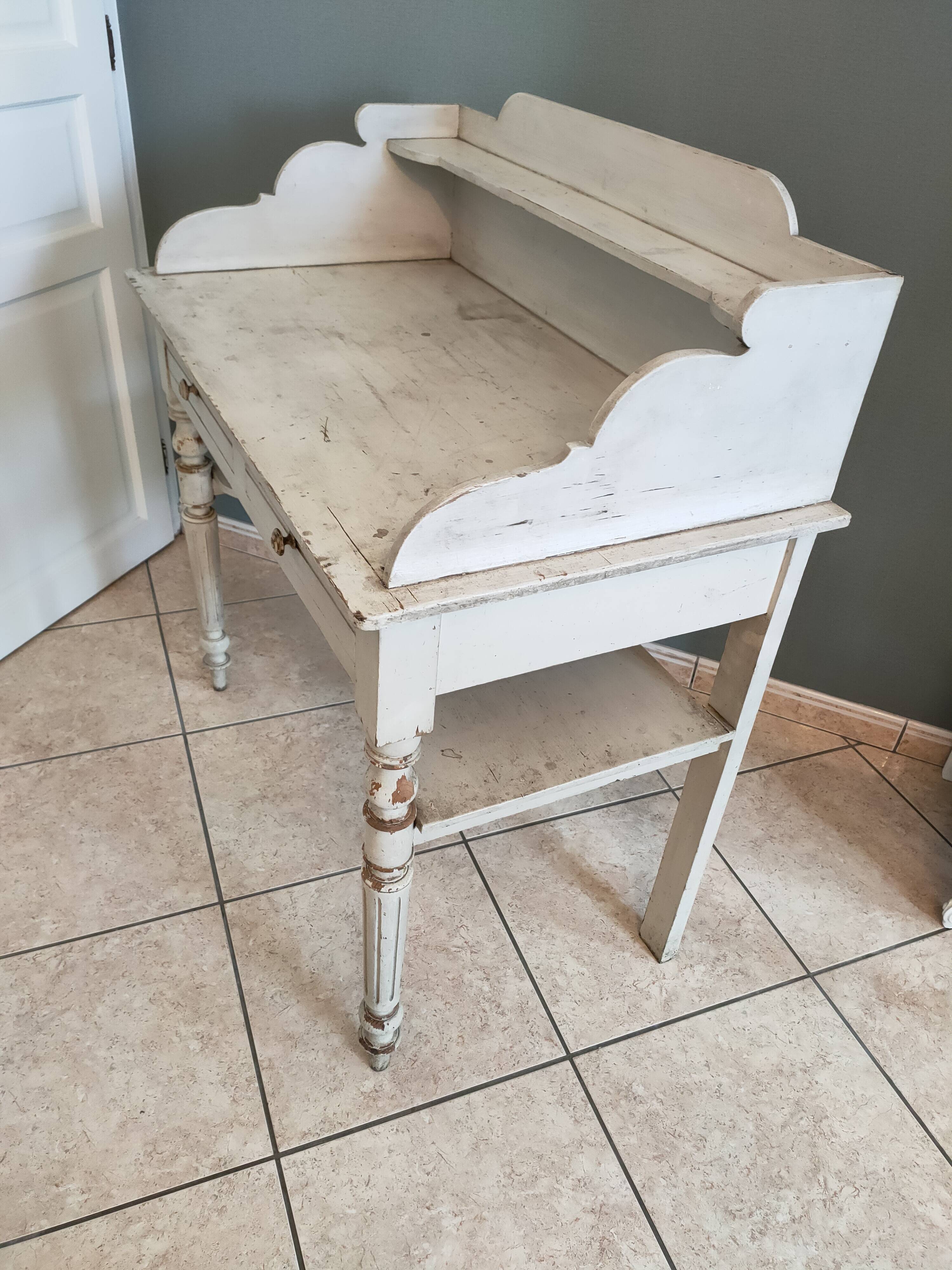 Dressing table dressing table in painted wood