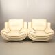 Paire de fauteuils contemporains en similicuir