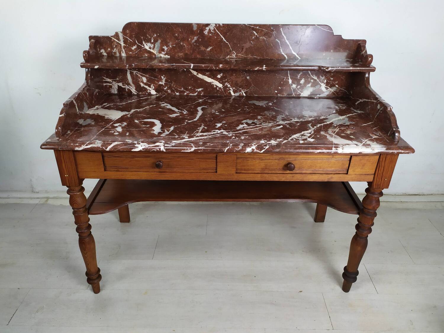 Burgundy marble dressing table