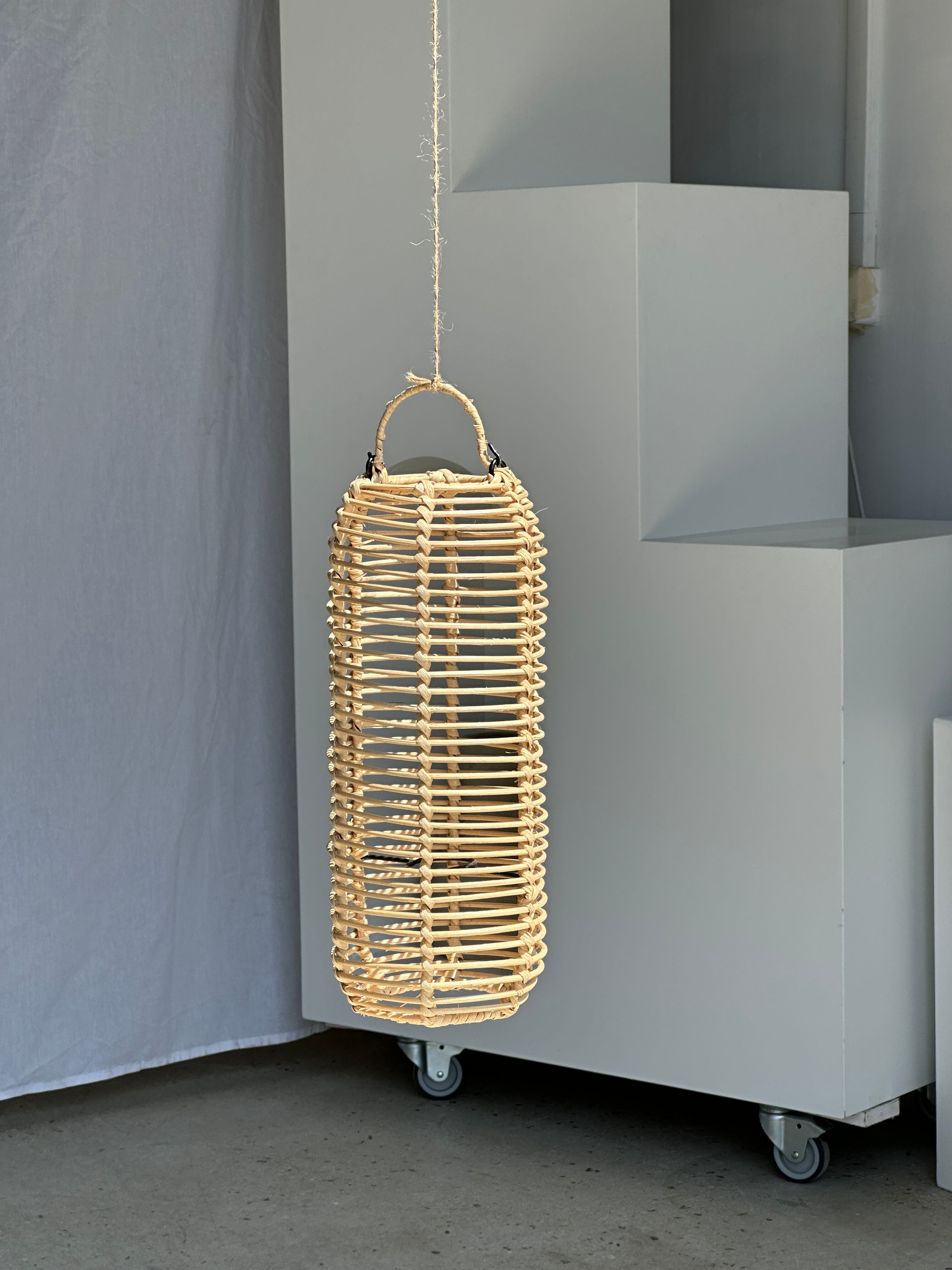 Small lantern-shaped rattan suspension H35 D15