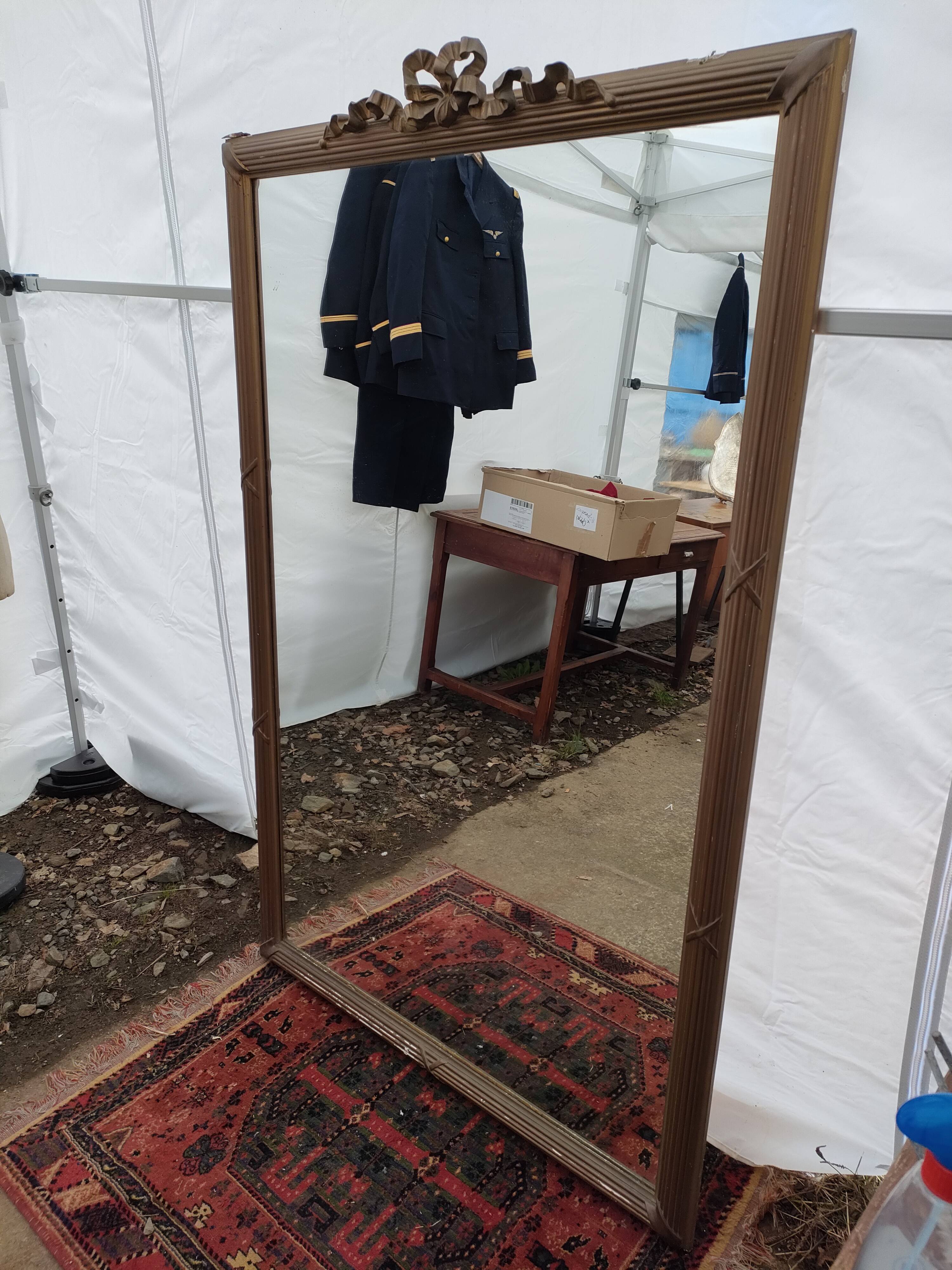 Antique mirror in gilded wood, 105x166 cm