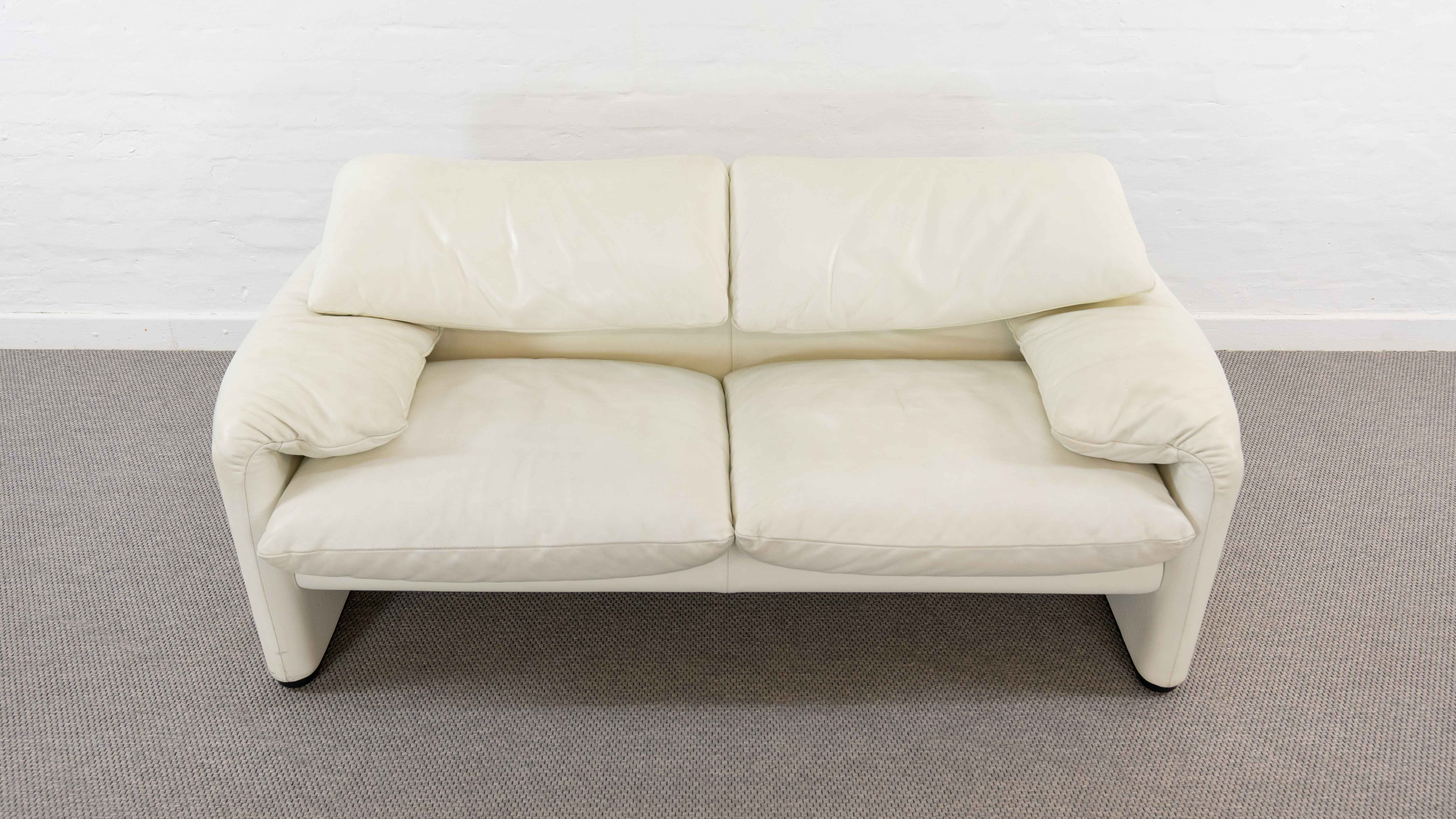 Maralunga 2-seater sofa in white leather by Vico Magistretti for Cassina