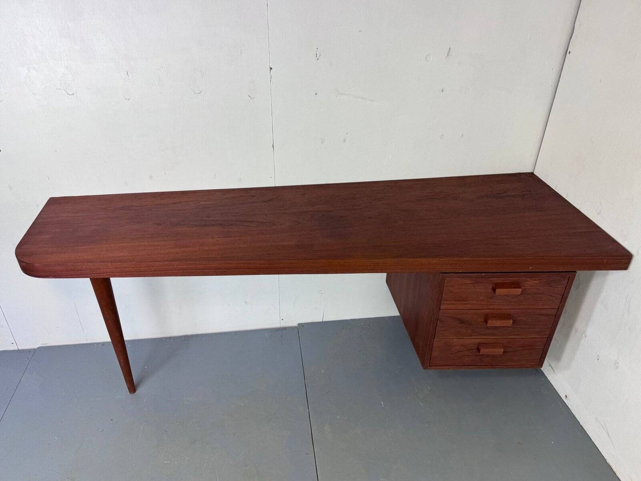 Bureau danois moderniste en teck, années 1950
