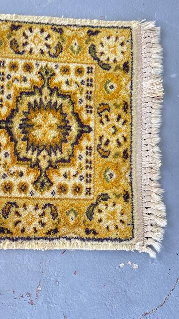 Tapis sarouk vintage moutarde