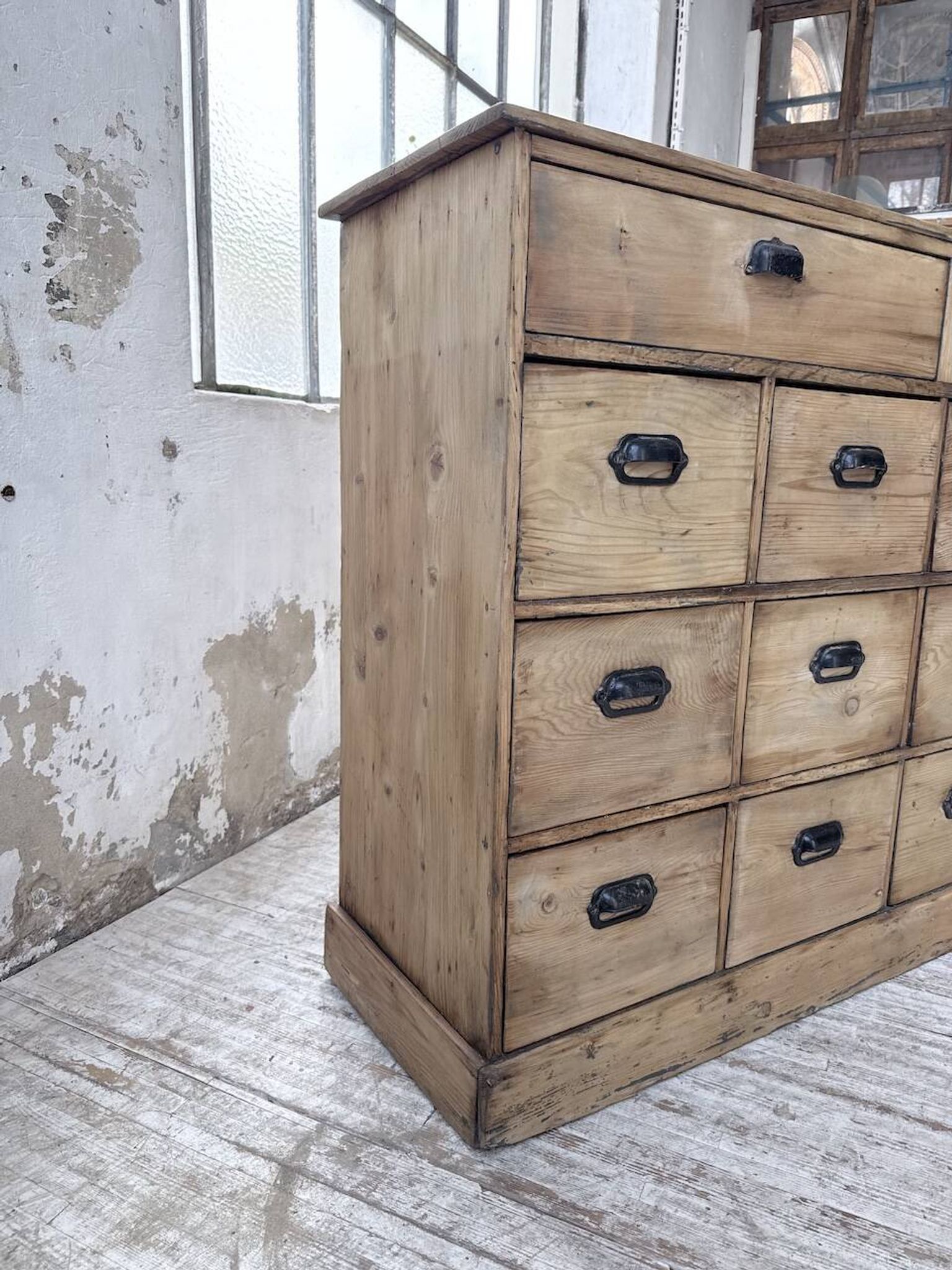 Meuble de métier pin à tiroirs 1950