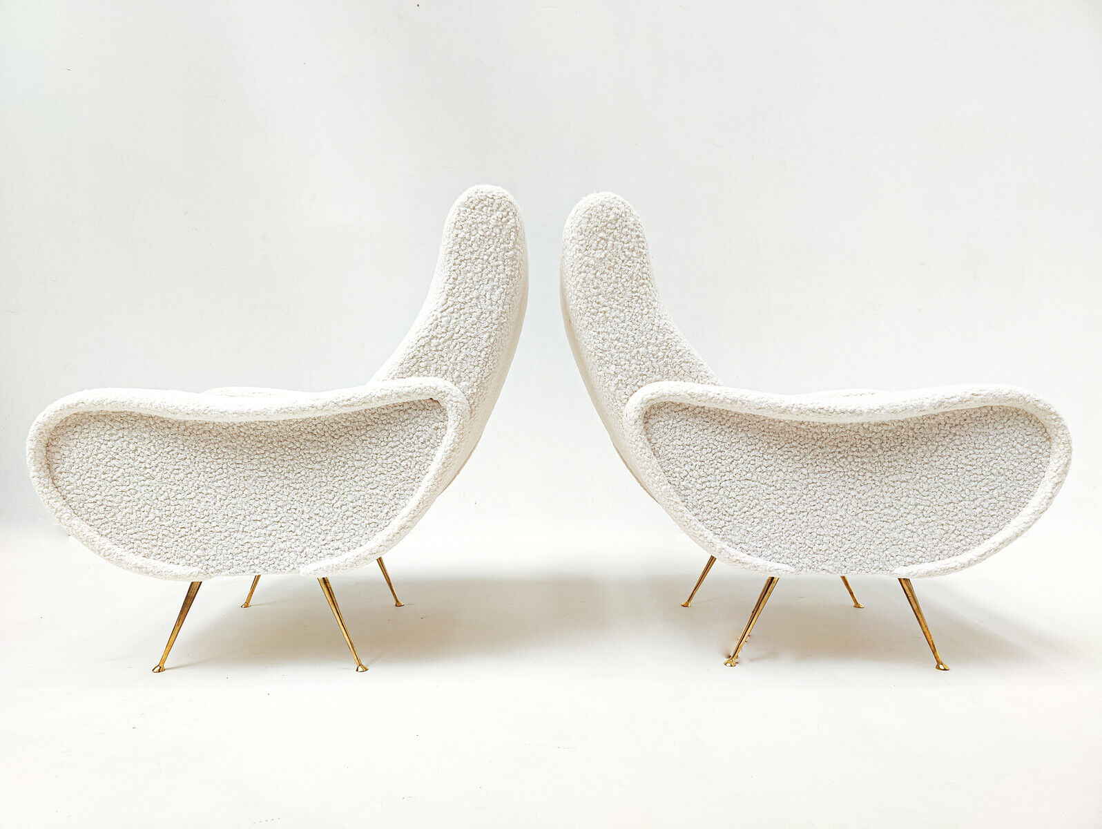 Paire de fauteuils italiens du milieu du siècle