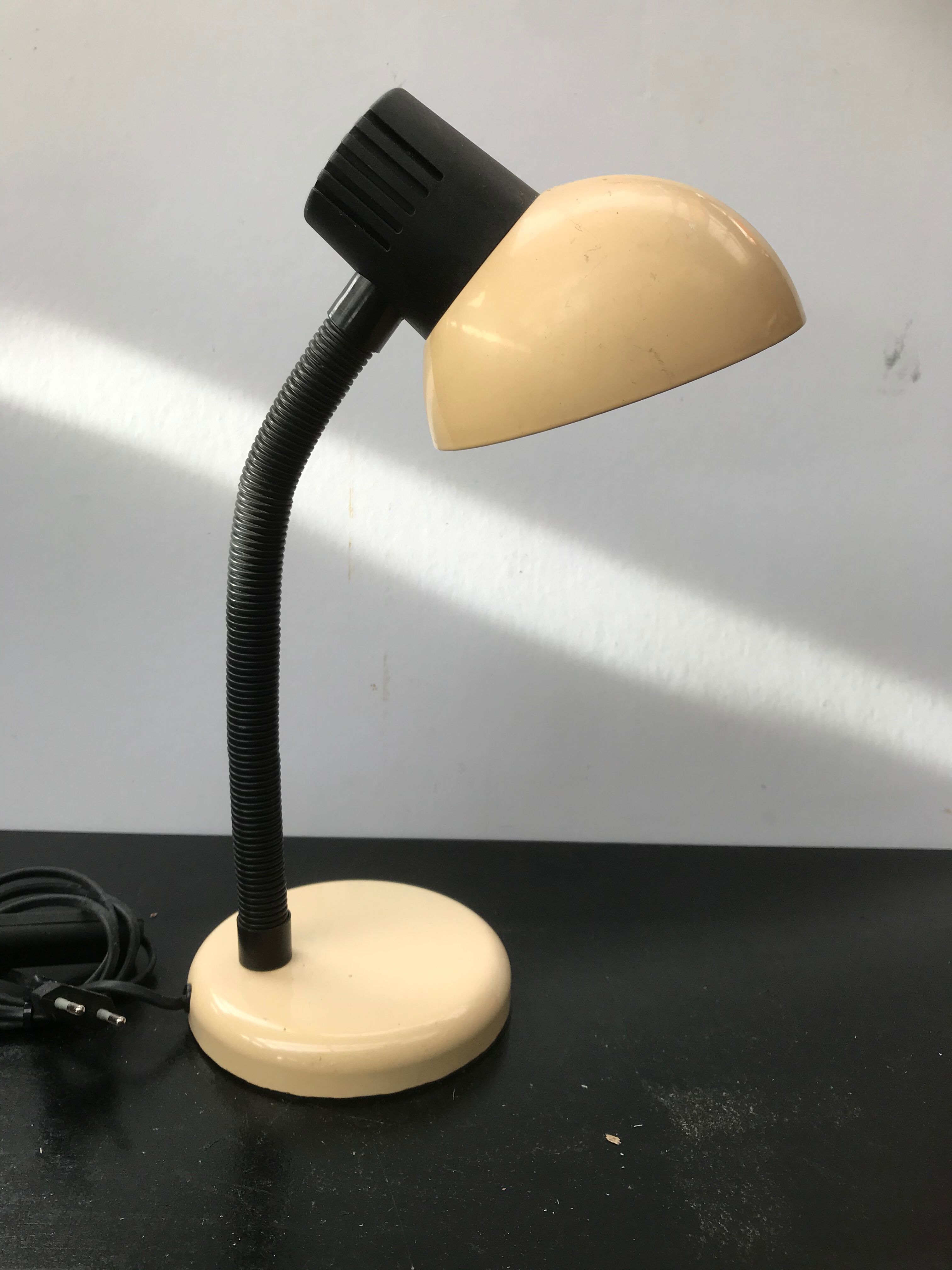 Metal office lamp beige