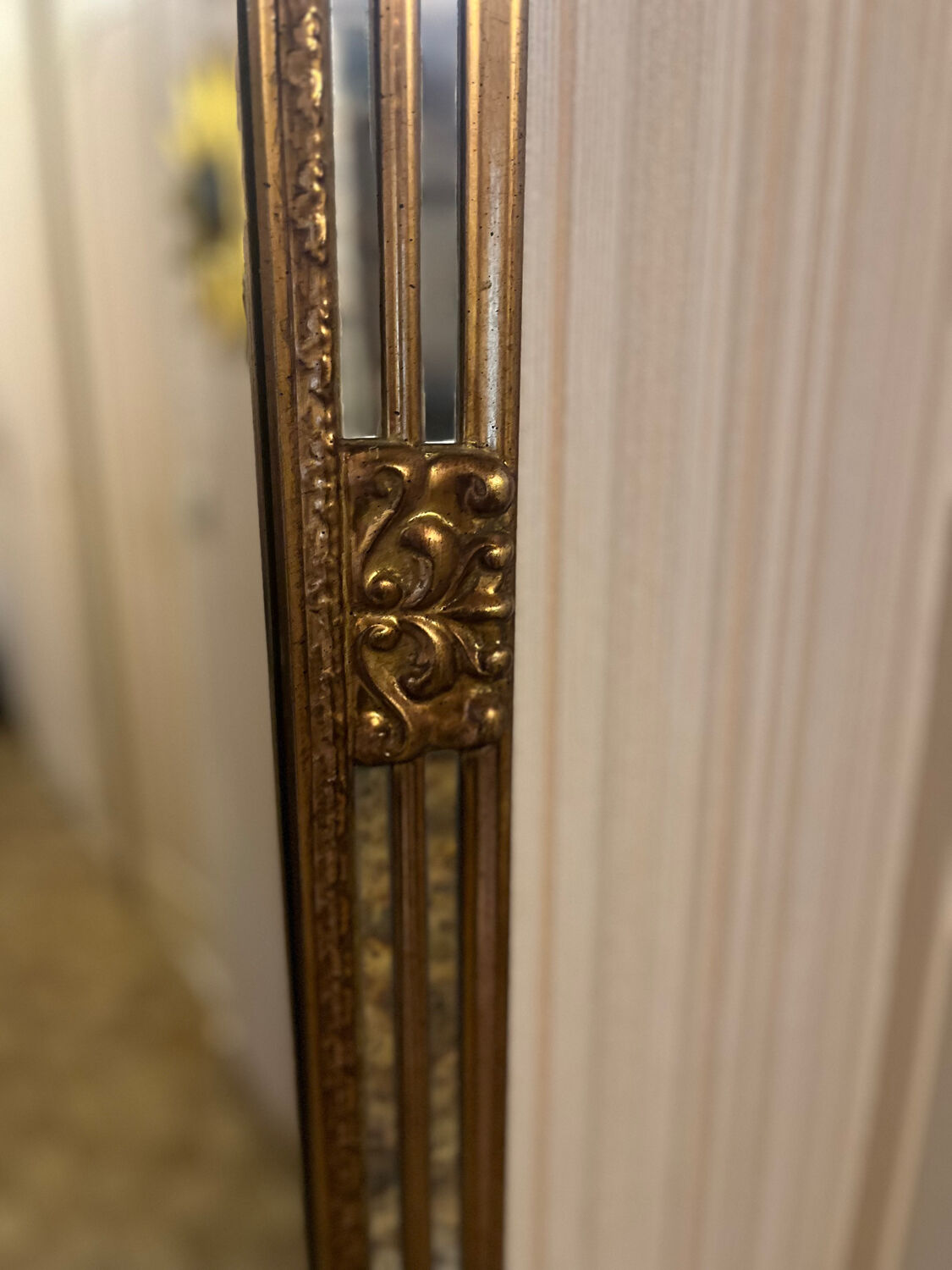 Mirror with a glazing bar