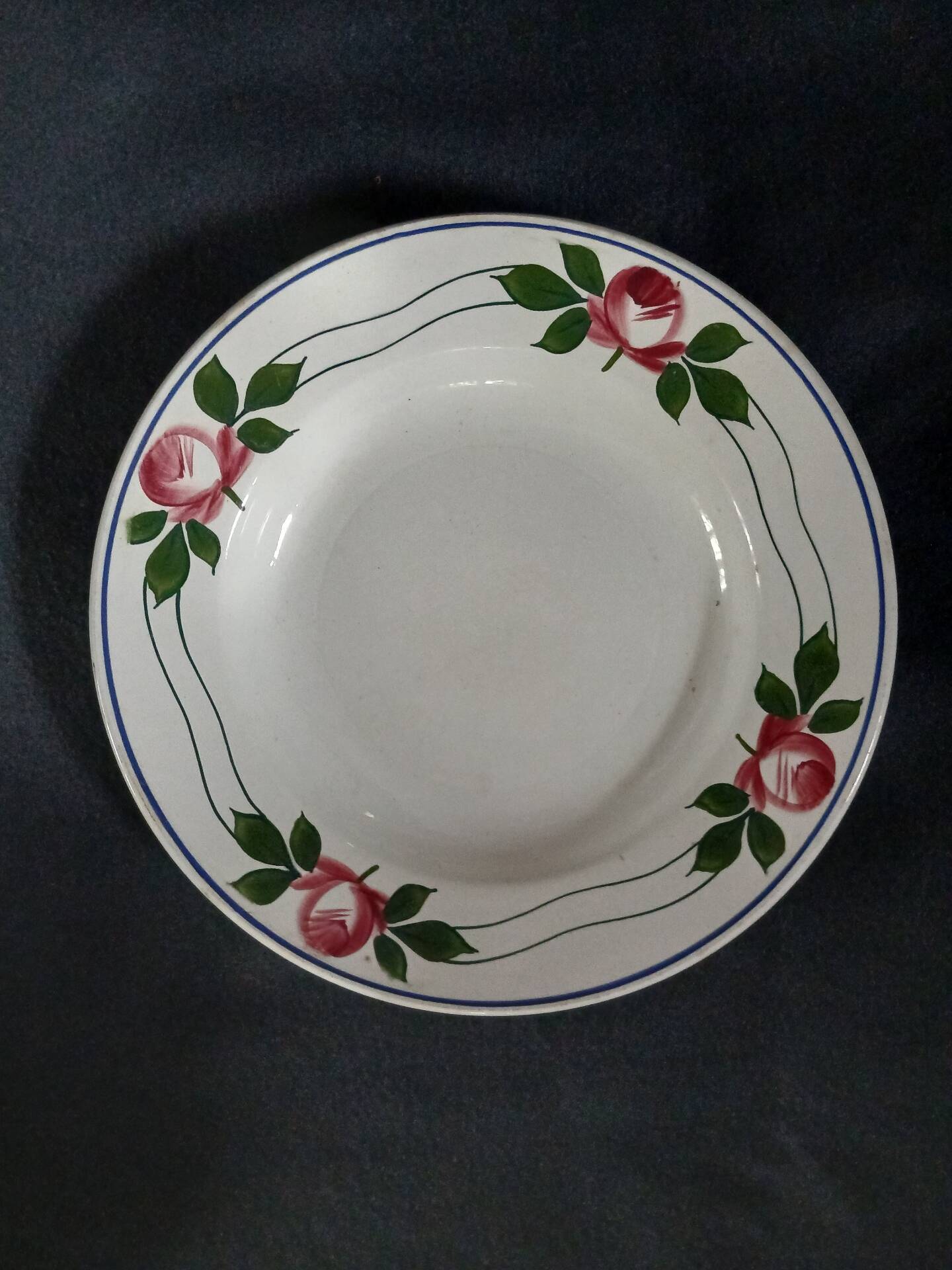 8 assiettes creuses anciennes dépareillées 