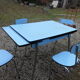 Table et 4 chaises formica bleue