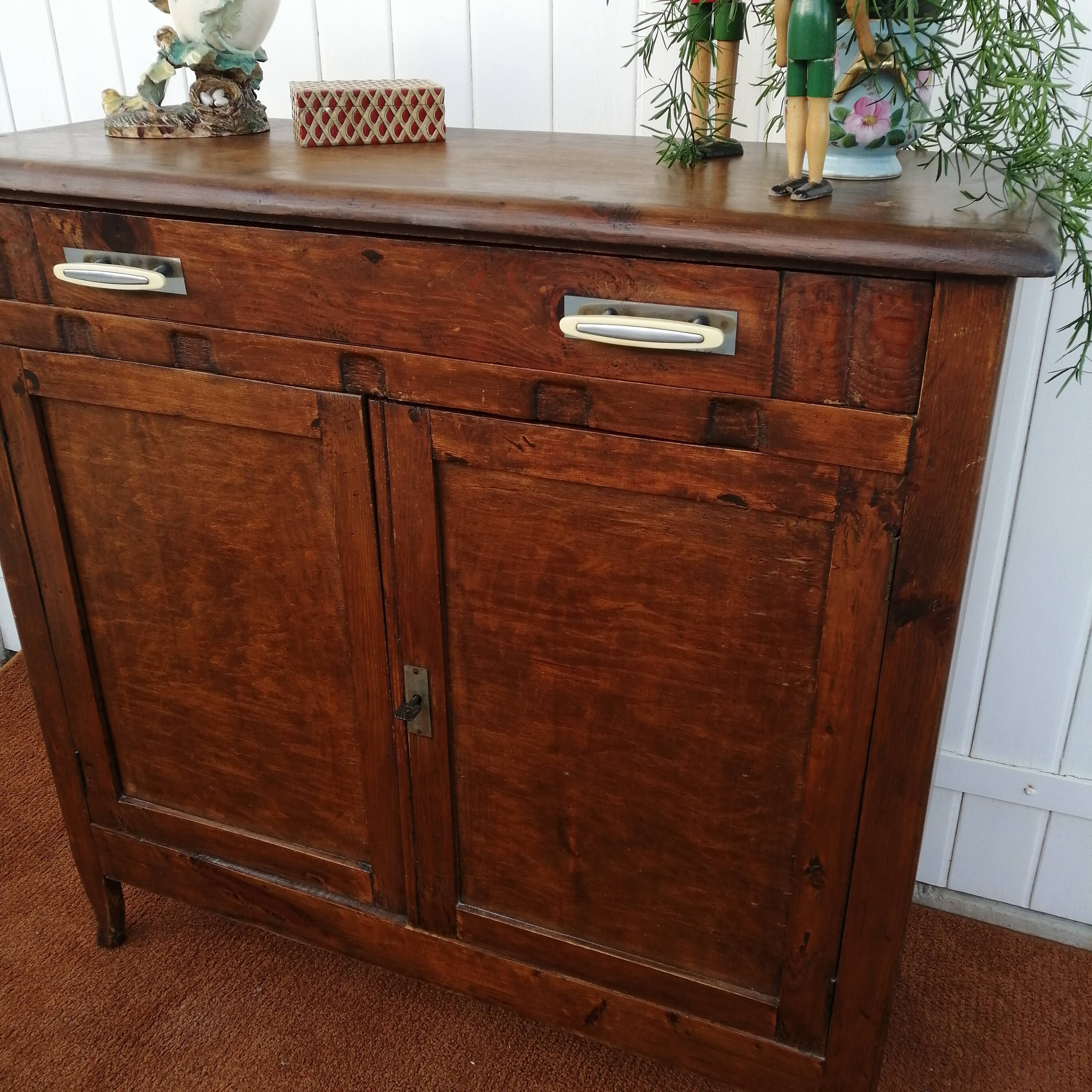 1950s Parisian style buffet