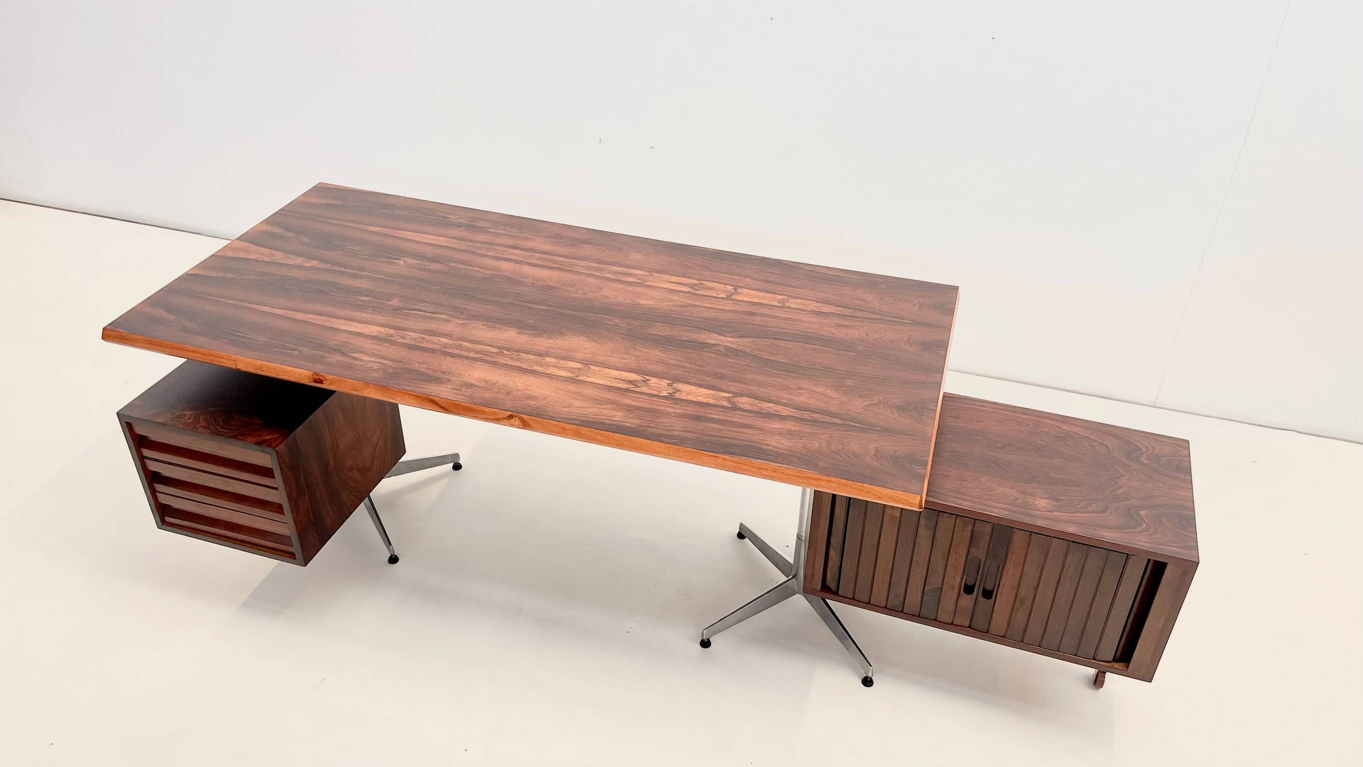 Early commissionned variant of a 'T95' Desk