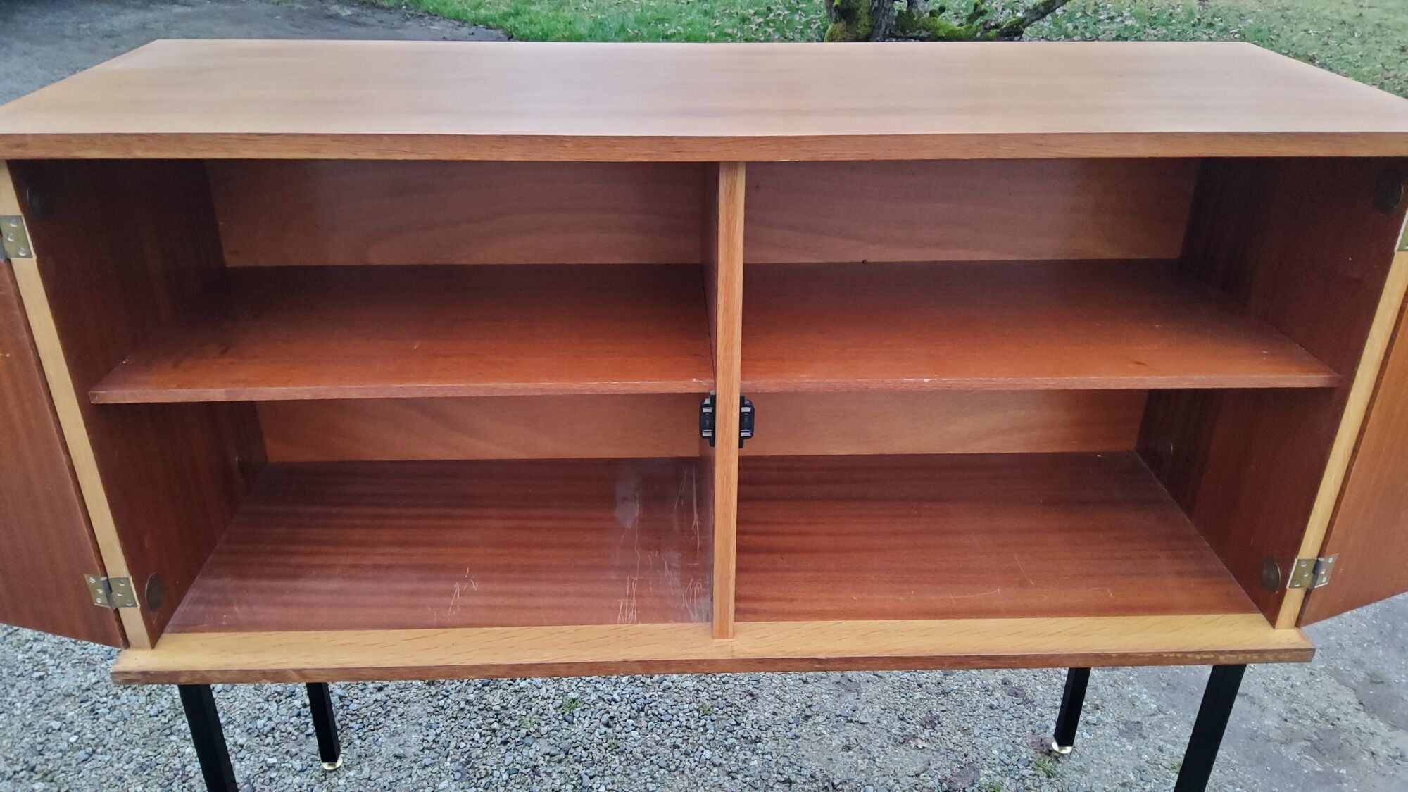 Buffet of the 60s in blond oak metal feet with square section