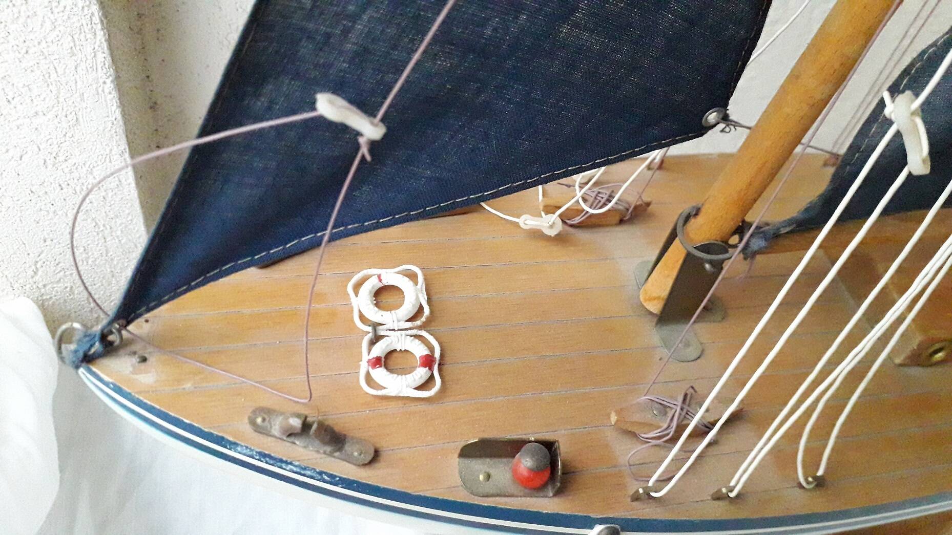 Bateau voilier de bassin