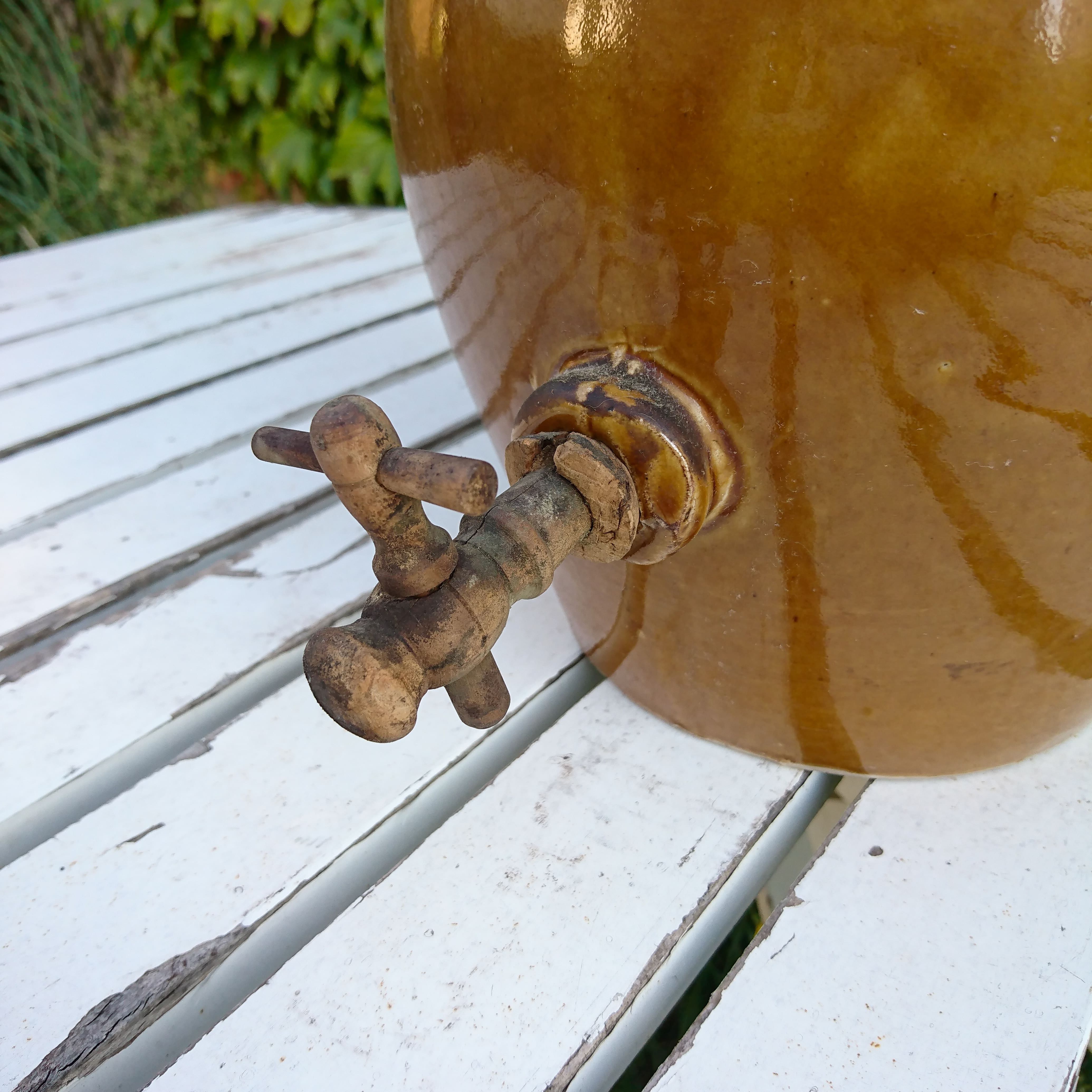 8L wine pot in vintage enamelled stoneware