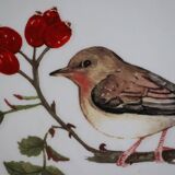 Cake display on pedestal with bird decor