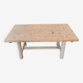 Table en bois vintage