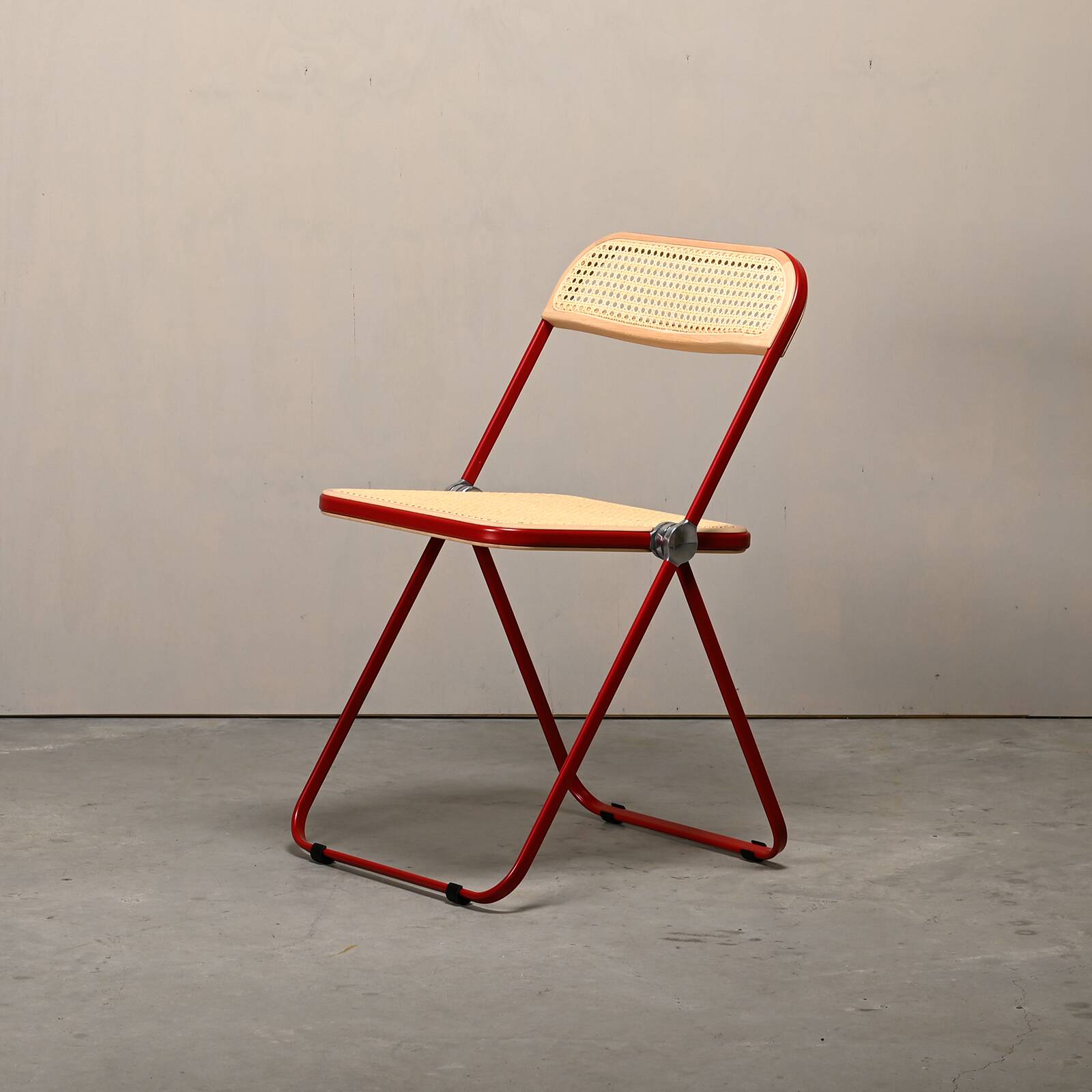 Giancarlo Piretti Plia Folding Chair in Red and Straw for Castelli, Italy