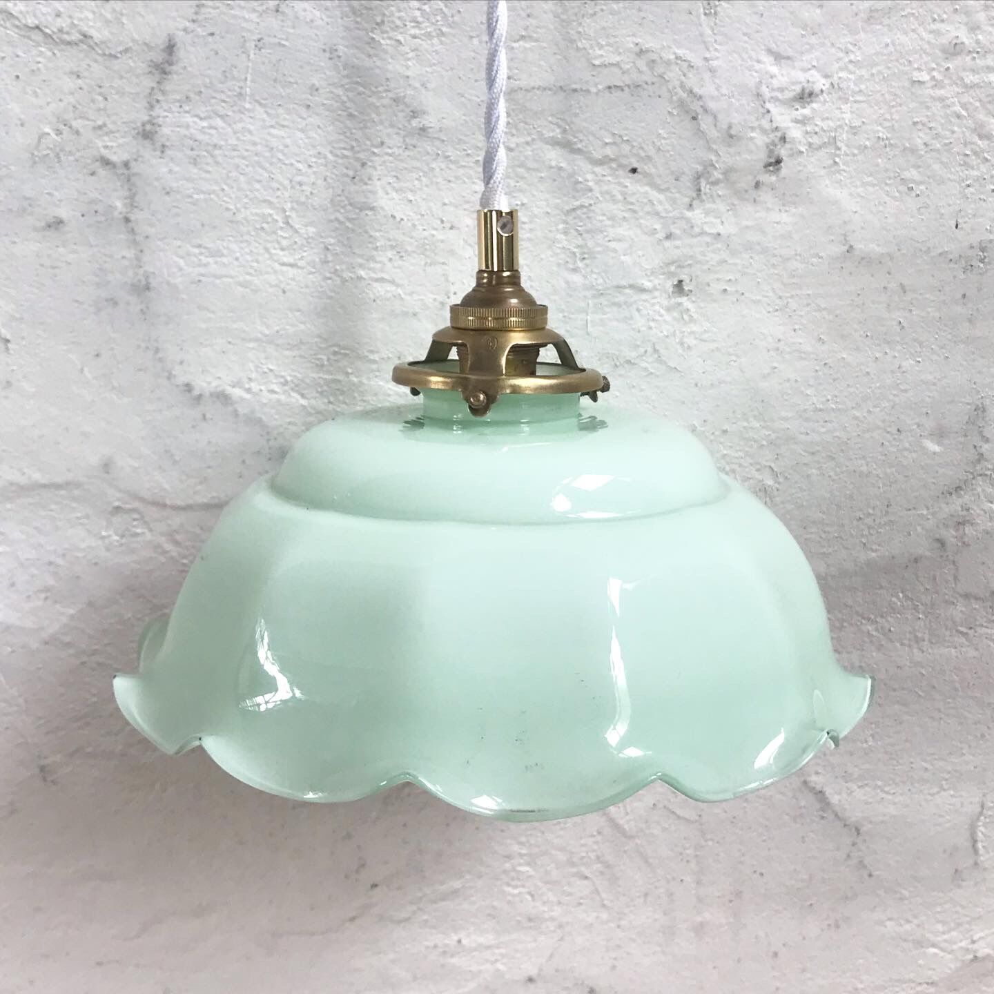 Green opaline suspension