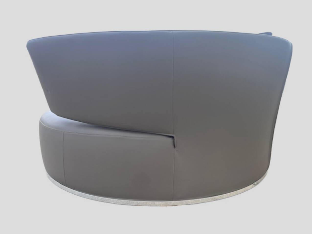 ROUND ROTATING SOFA IN LEATHER WITH 6 CUSHIONS