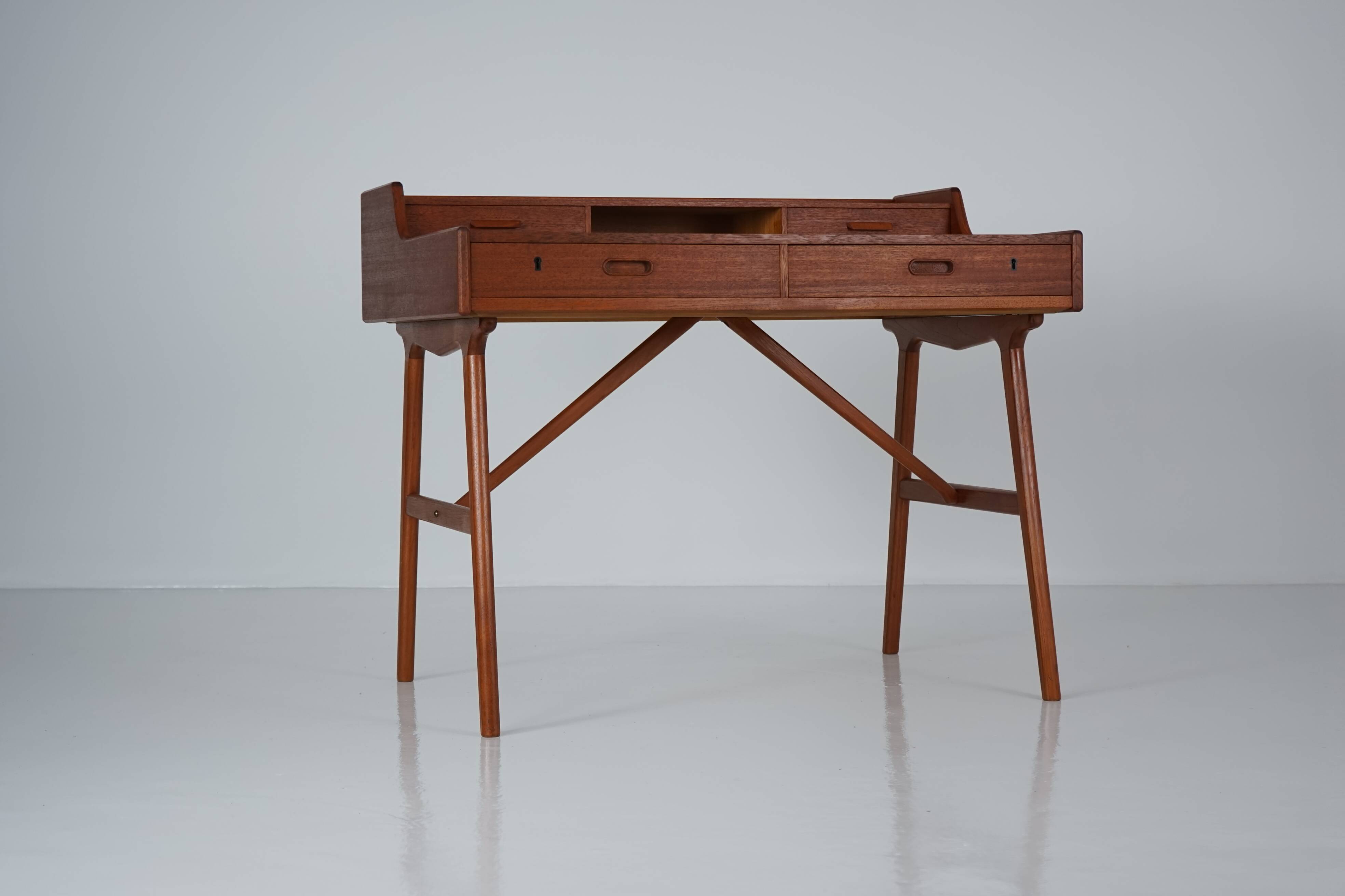 Danish teak desk, Model 64, by Arne Wahl Iversen for Vinde Møbelfabrik, 196