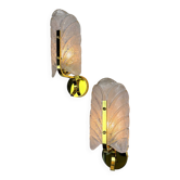 Paire de appliques en verre givré de Murano, verre texturé et détails dorés, vers les années 1970.