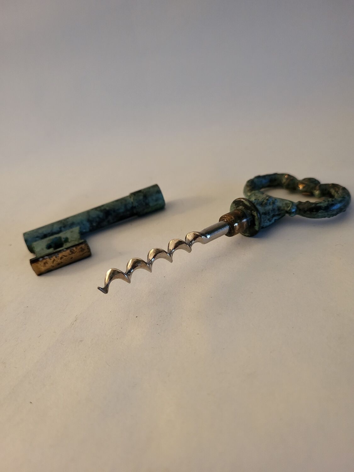 Key corkscrew