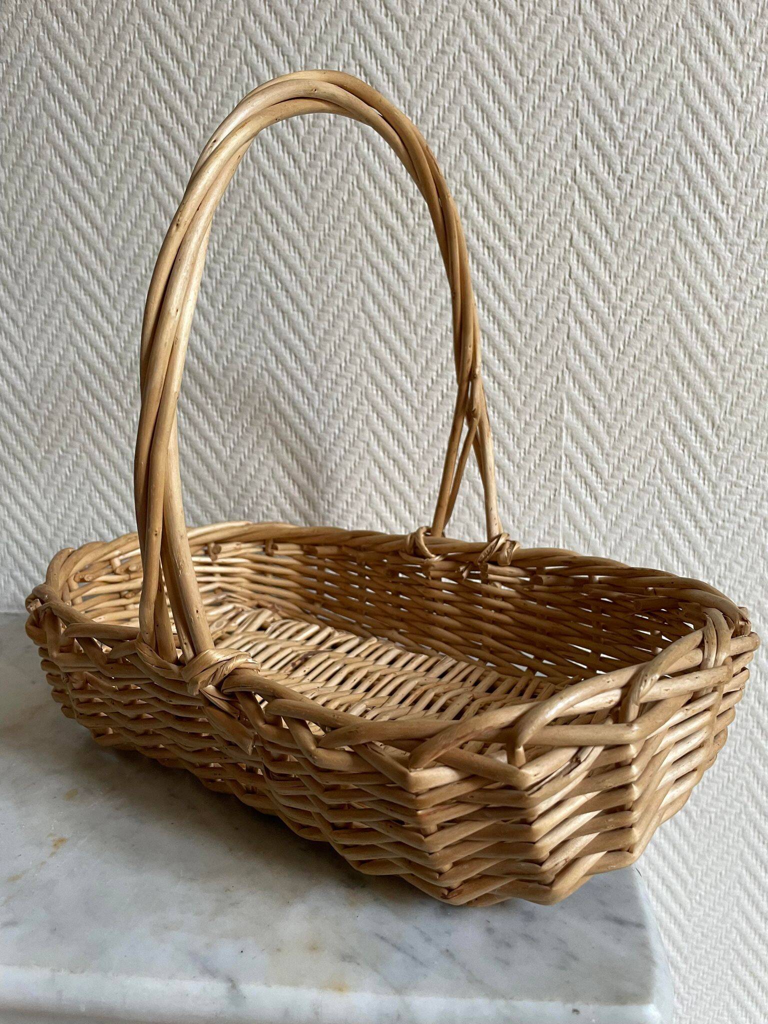 Small beige wicker basket