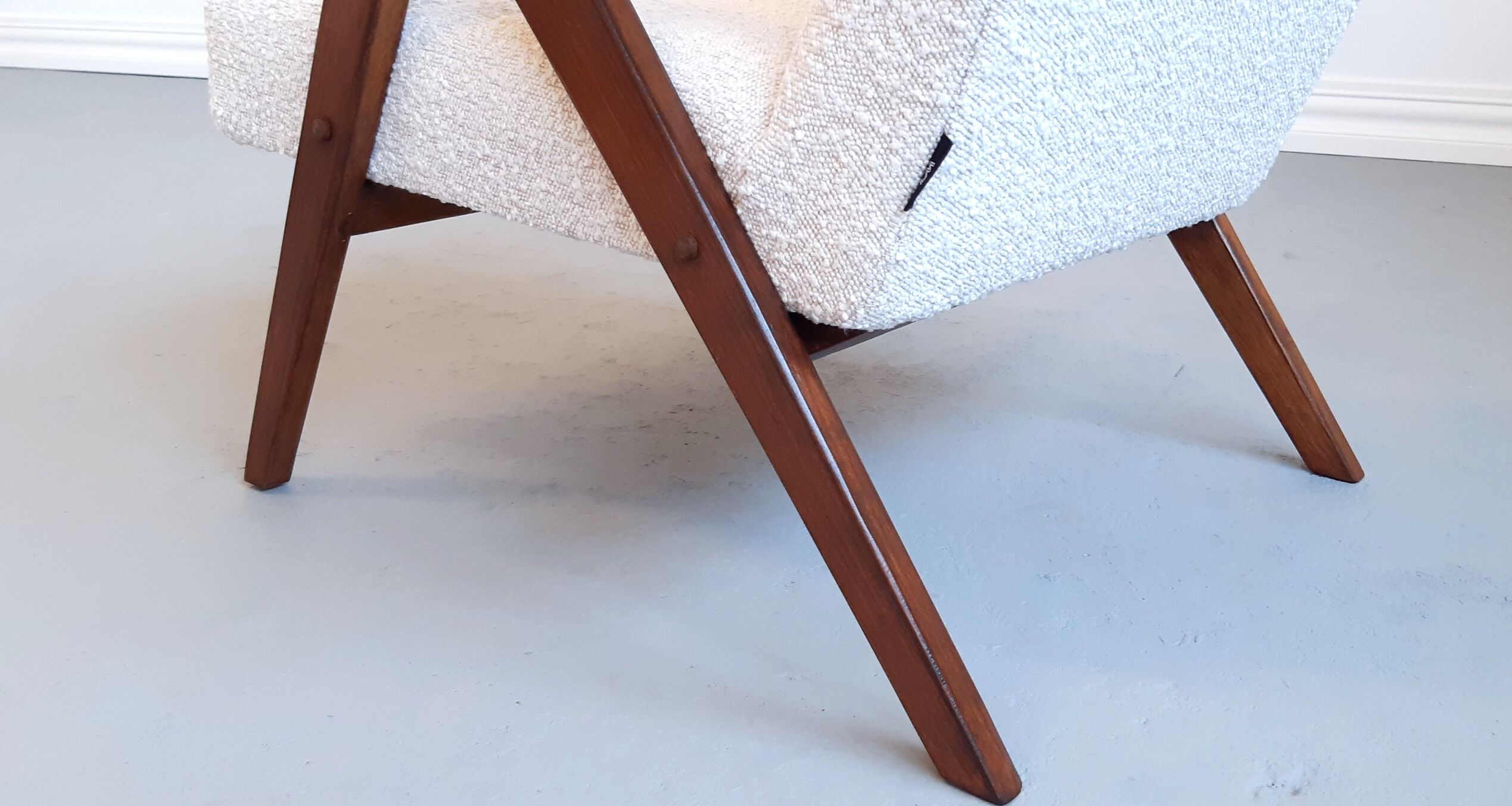 1960 model B 310 var mid century chair in ivory boucle