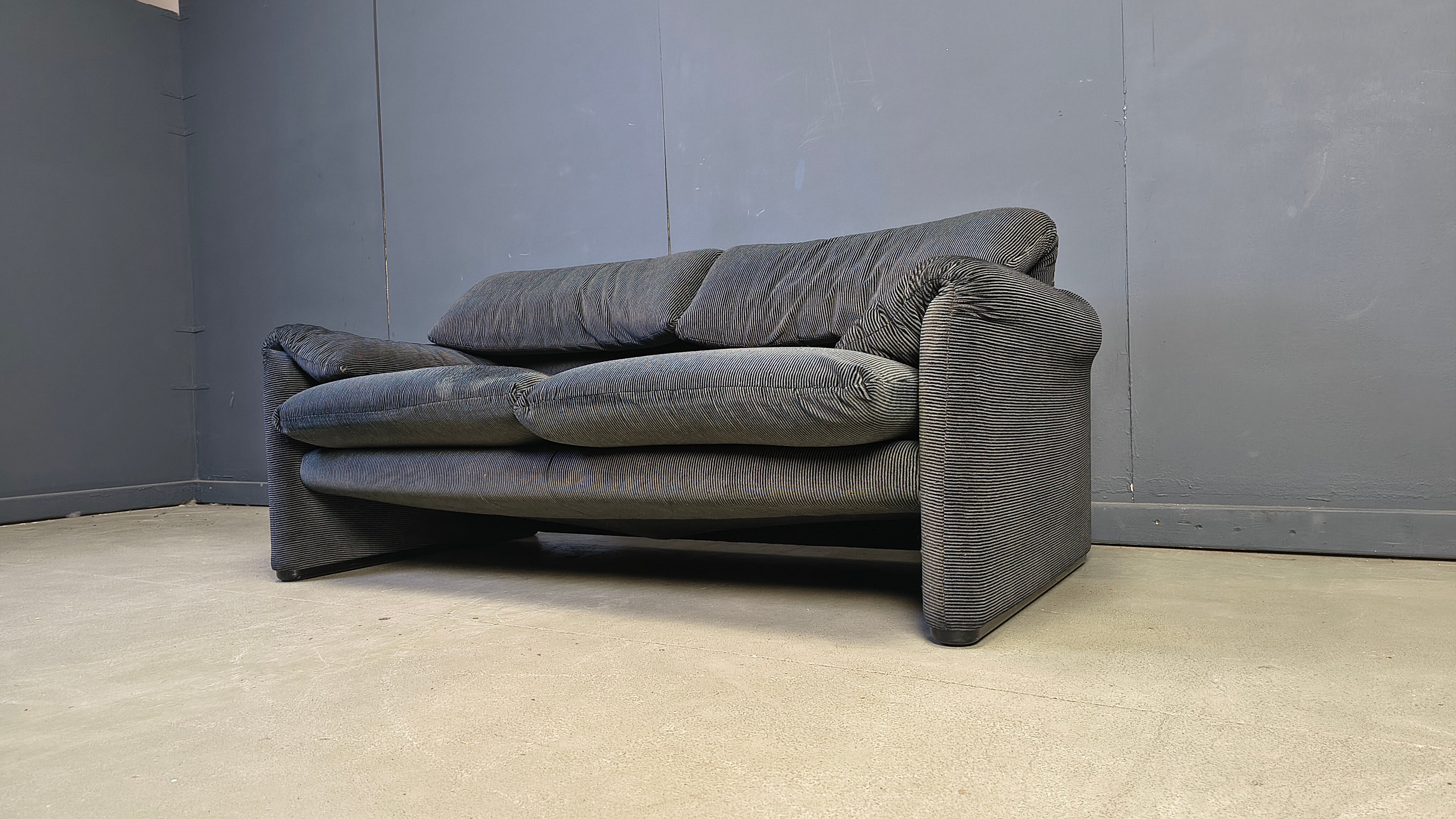 Maralunga sofa by Vico Magistretti for Cassina